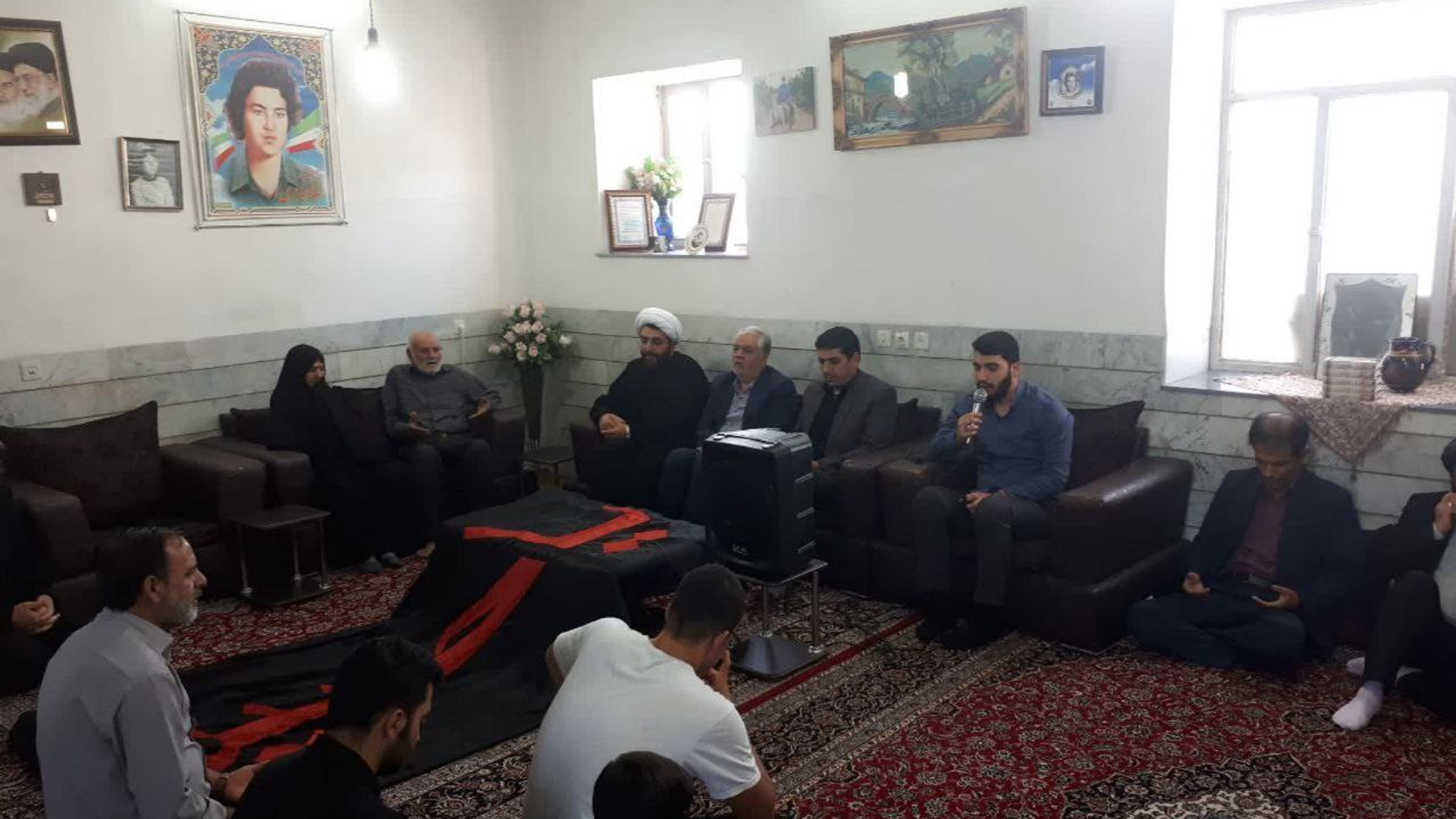 دیدار سرپرست فرمانداری شهرستان محلات با خانواده شهید رضا مهاجری