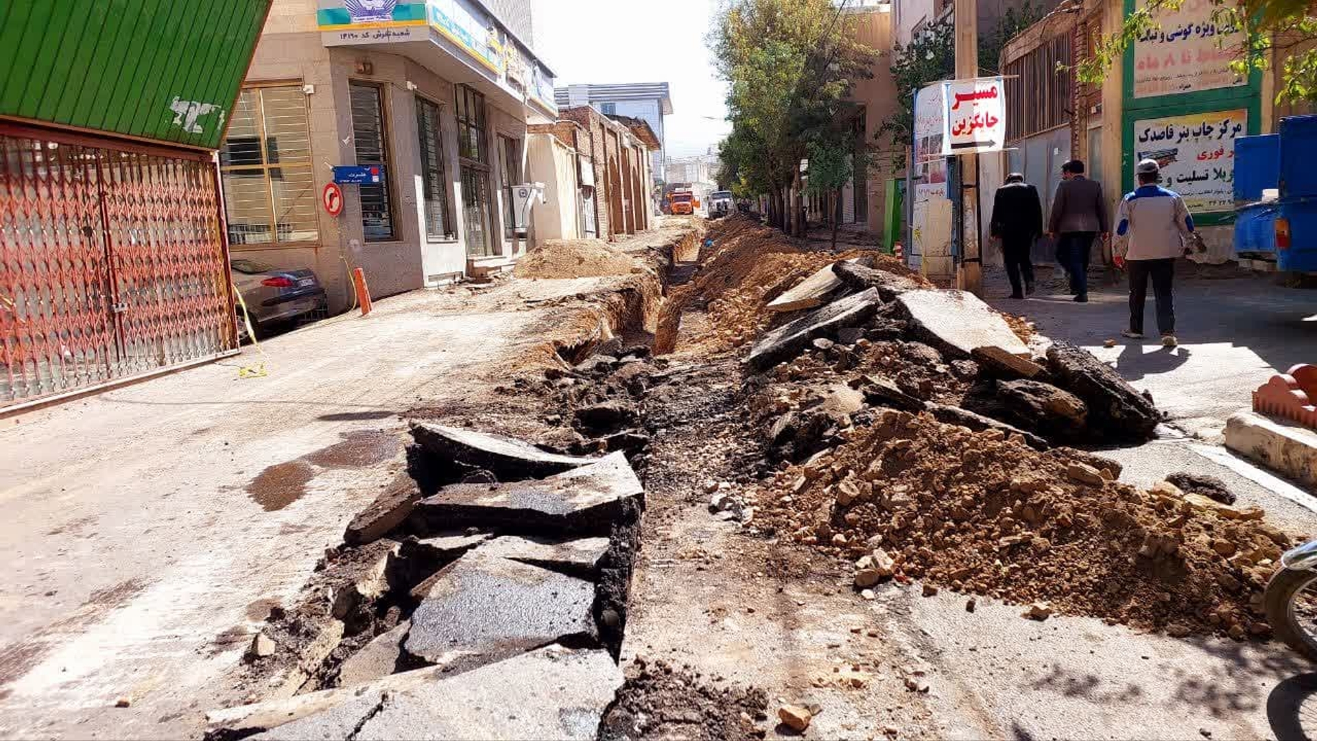 بازدید اتابکی سرپرست فرمانداری از پروژه ساماندهی و زیبا سازی خیابان امام خمینی(ره)