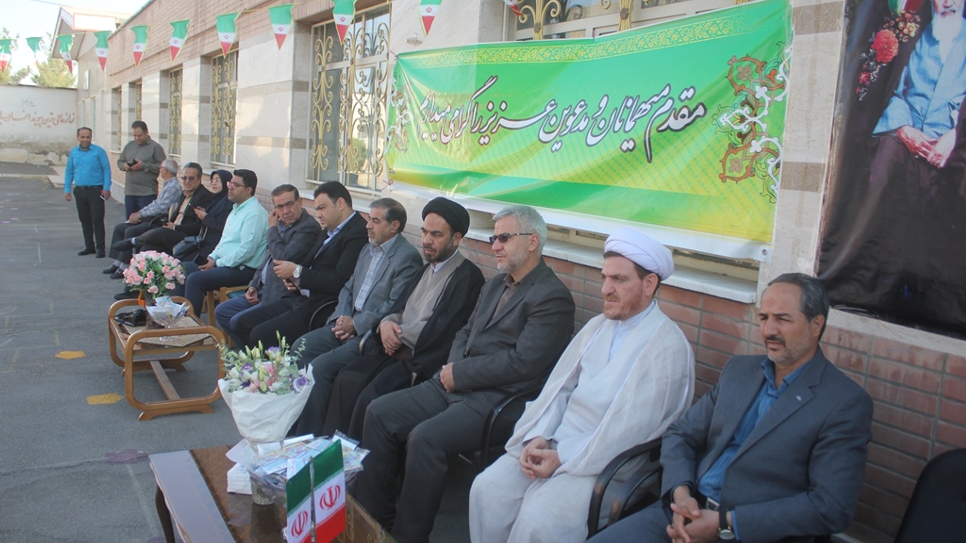 زنگ مهر و مقاومت در مدارس شهرستان خمین نواخته شد