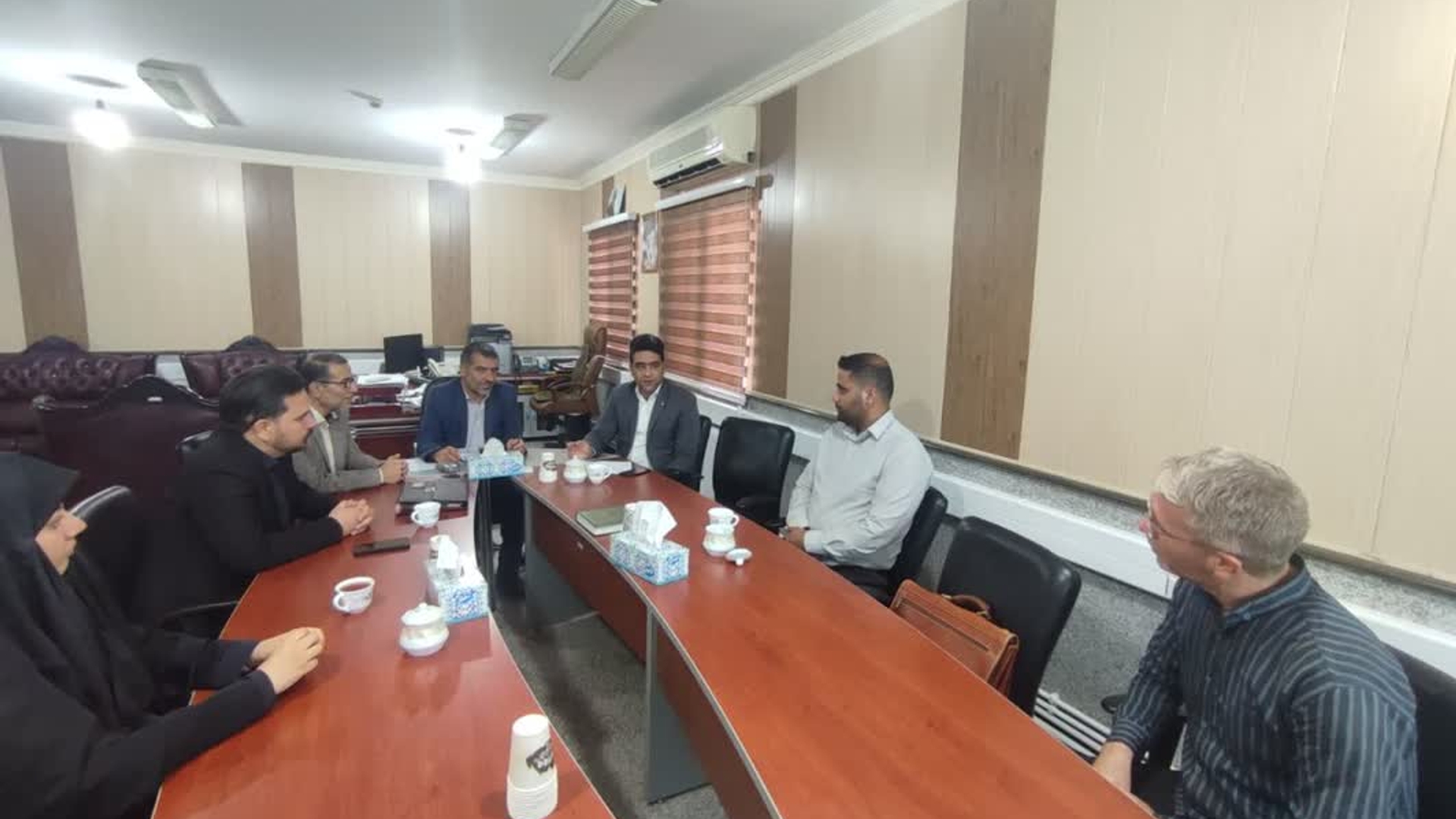 دیدار مدیرکل نوسازی و توسعه و تجهیز مدارس استان مرکزی با فرماندار