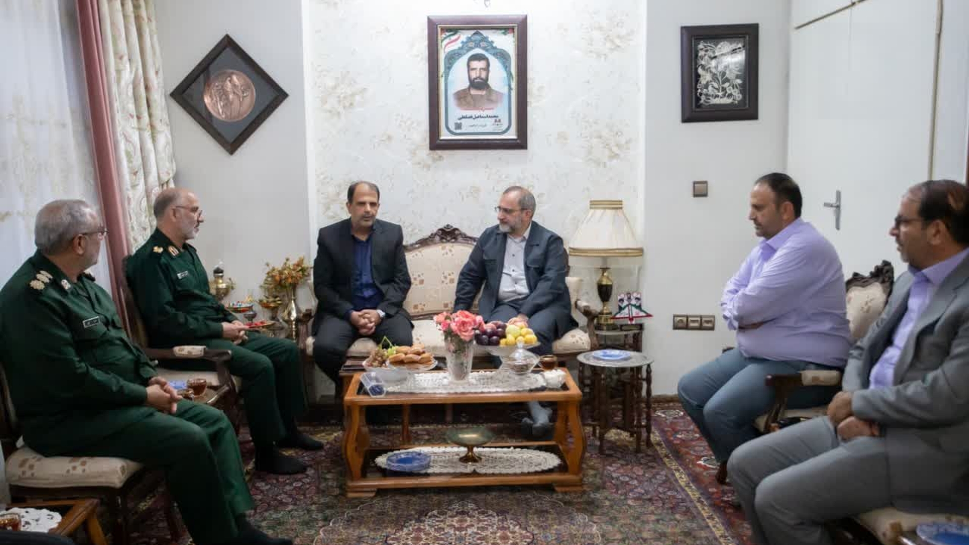 تجدید میثاق با شهدا در نخستین روز هفته دفاع مقدس- استاندار مرکزی با خانواده شهیدان فضلعلی دیدار کرد