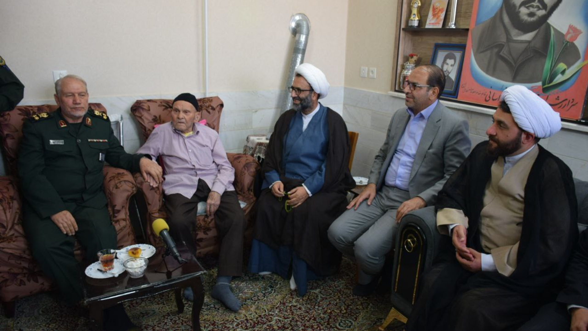 دیدار سردار سرلشگر سید یحیی رحیم صفوی دستیار و مشاور عالی فرمانده معظم کل قوا در نیروهای مسلح با خانواده شهیدان خراسانی