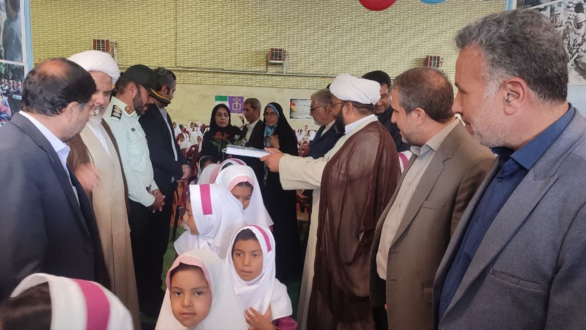 زنگ مهر و مقاومت در مدارس شهرستان ساوه نواخته شد