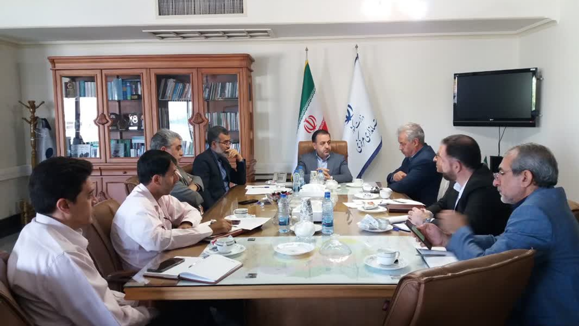 شدید نظارت بر بازار گوشت قرمز ومرغ

🔹جلسه کمیته اقدام مشترک تنظیم بازار استان مرکزی به ریاست میرزاخانی معاون هماهنگی امور اقتصادی و توسعه منطقه‌ای استاندار و با حضور اعضای مرتبط برگزار گردید.

شنبه ۱۴۰۲-۰۷-۰۱