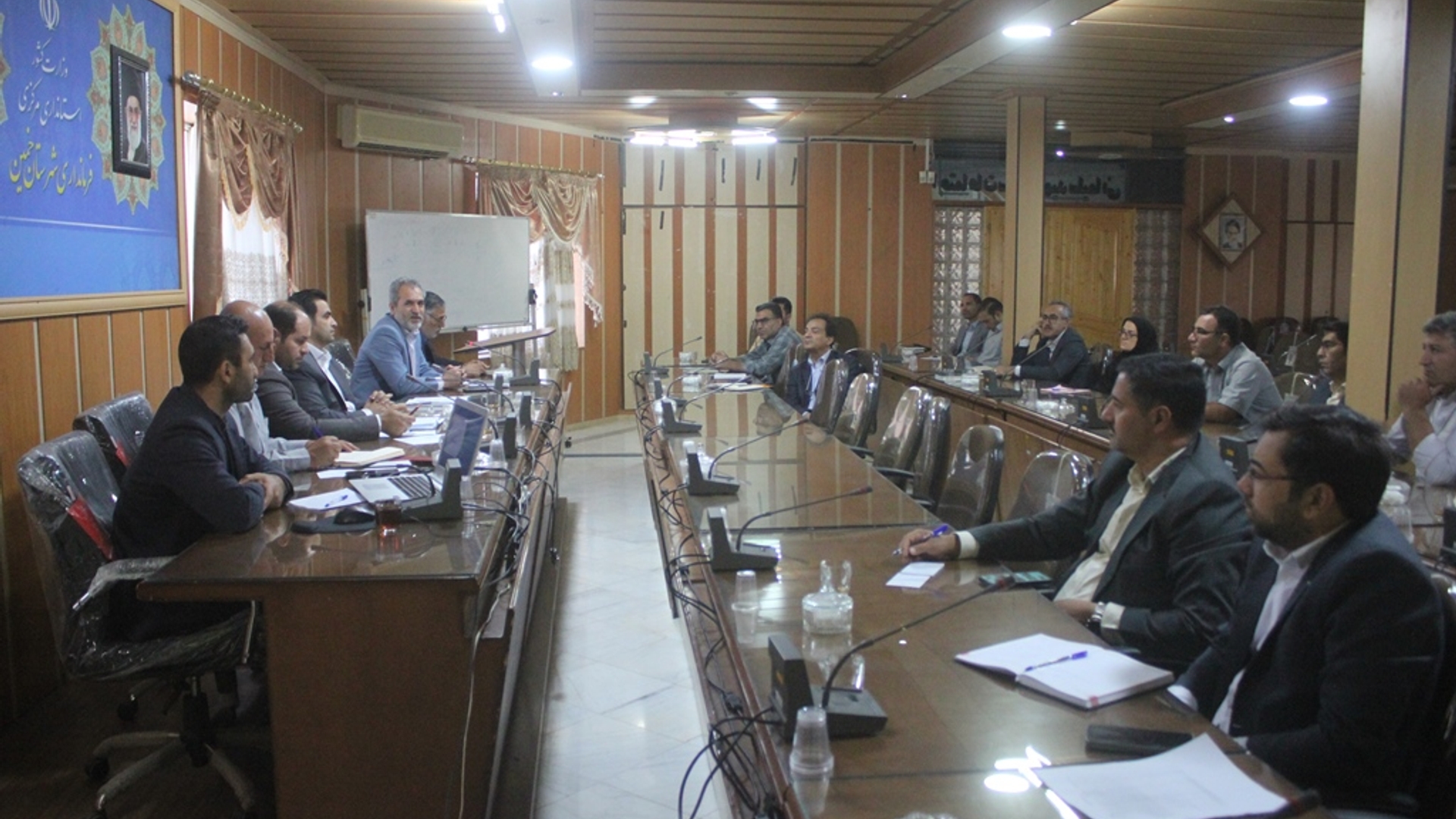 جلسه هماهنگی اجرای طرح مردمی " کاشت یک میلیارد درخت " در شهرستان خمین برگزار شد