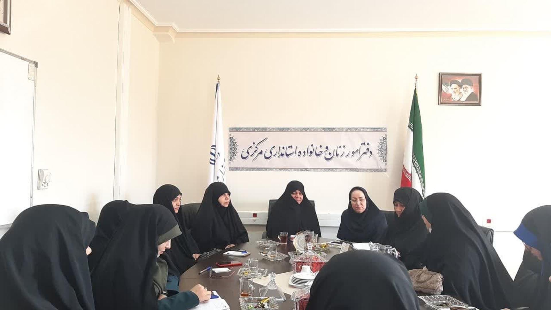 جلسه  هسته مرکزی هیات اندیشه ورز بانوان استان به ریاست مفتح زاده مدیرکل دفترامور بانوان وخانواده  استانداری و با حضور اعضا با موضوع  هم اندیشی برای تشکیل  کارگروه رسانه ذیل هیات در محل دفتر امور بانوان برگزار شد .   ٠٦-٠٧-١٤٠٢