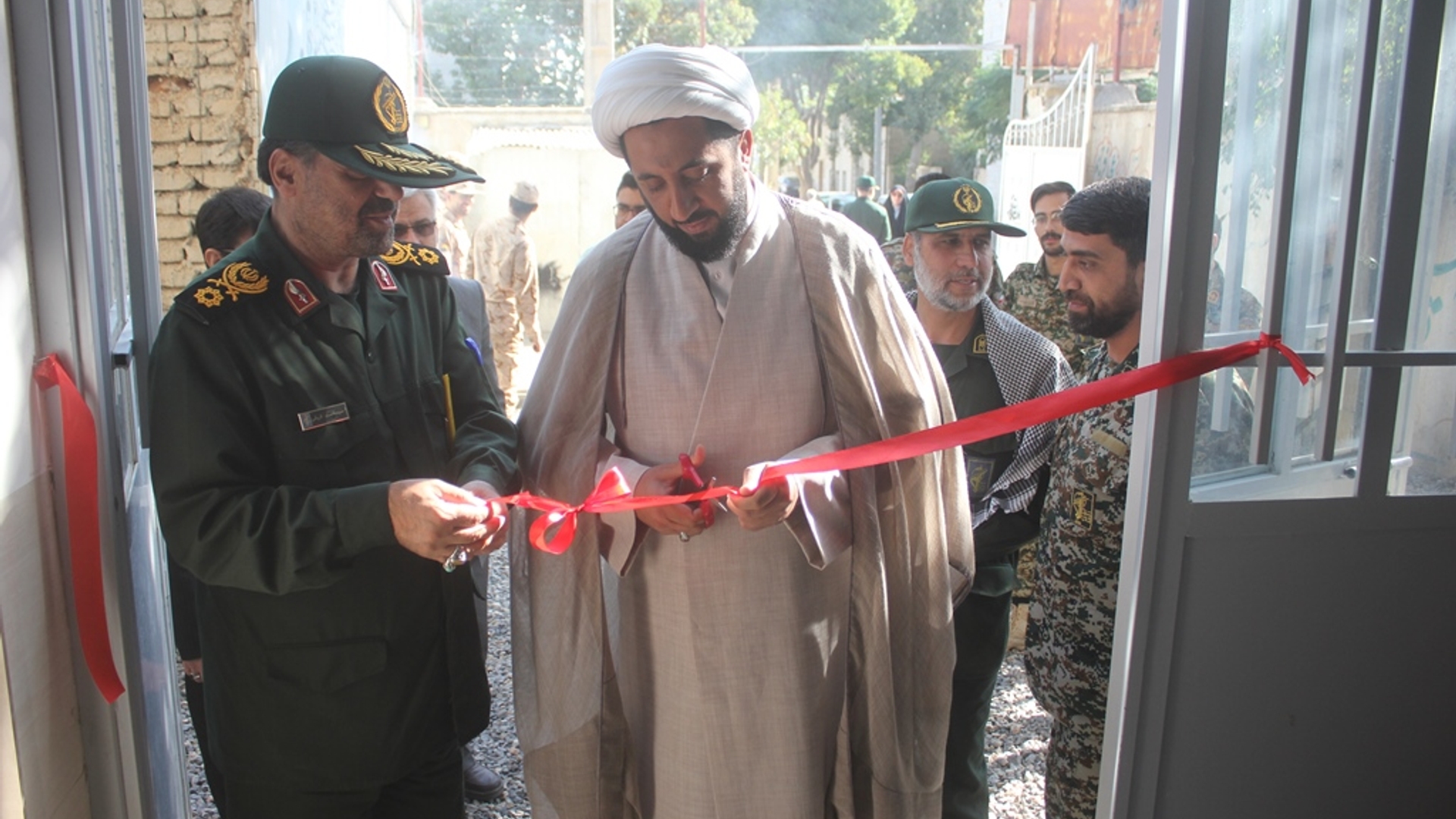 ساختمان حوزه مقاومت حضرت خدیجه (س) و سالن ورزشی شهید صدر زاده خمین افتتاح شدند