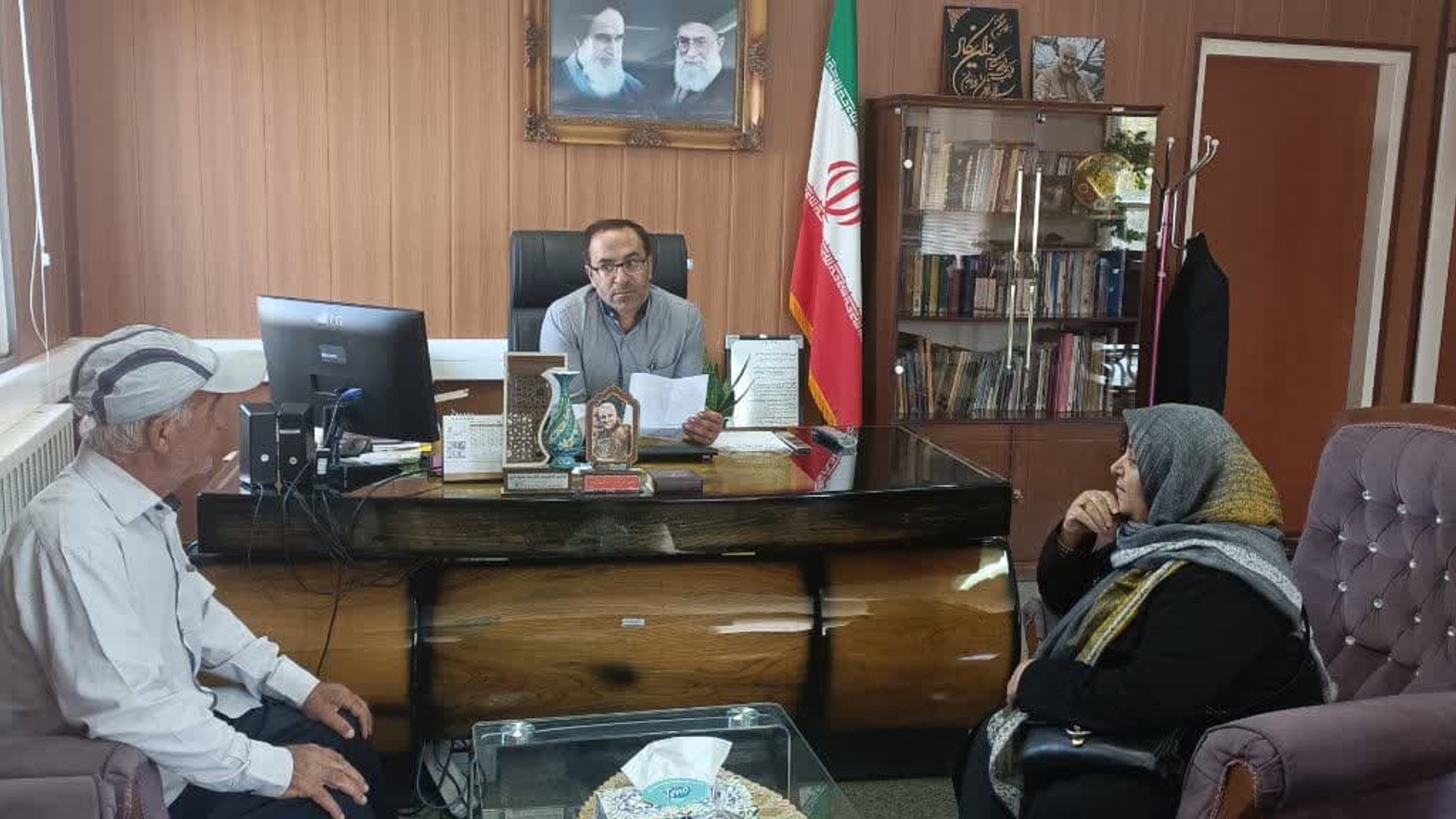 پیگیری مشکلات مراجعین در دیدار اتابکی سرپرست فرمانداری شهرستان تفرش با تعدادی از ارباب رجوع ها