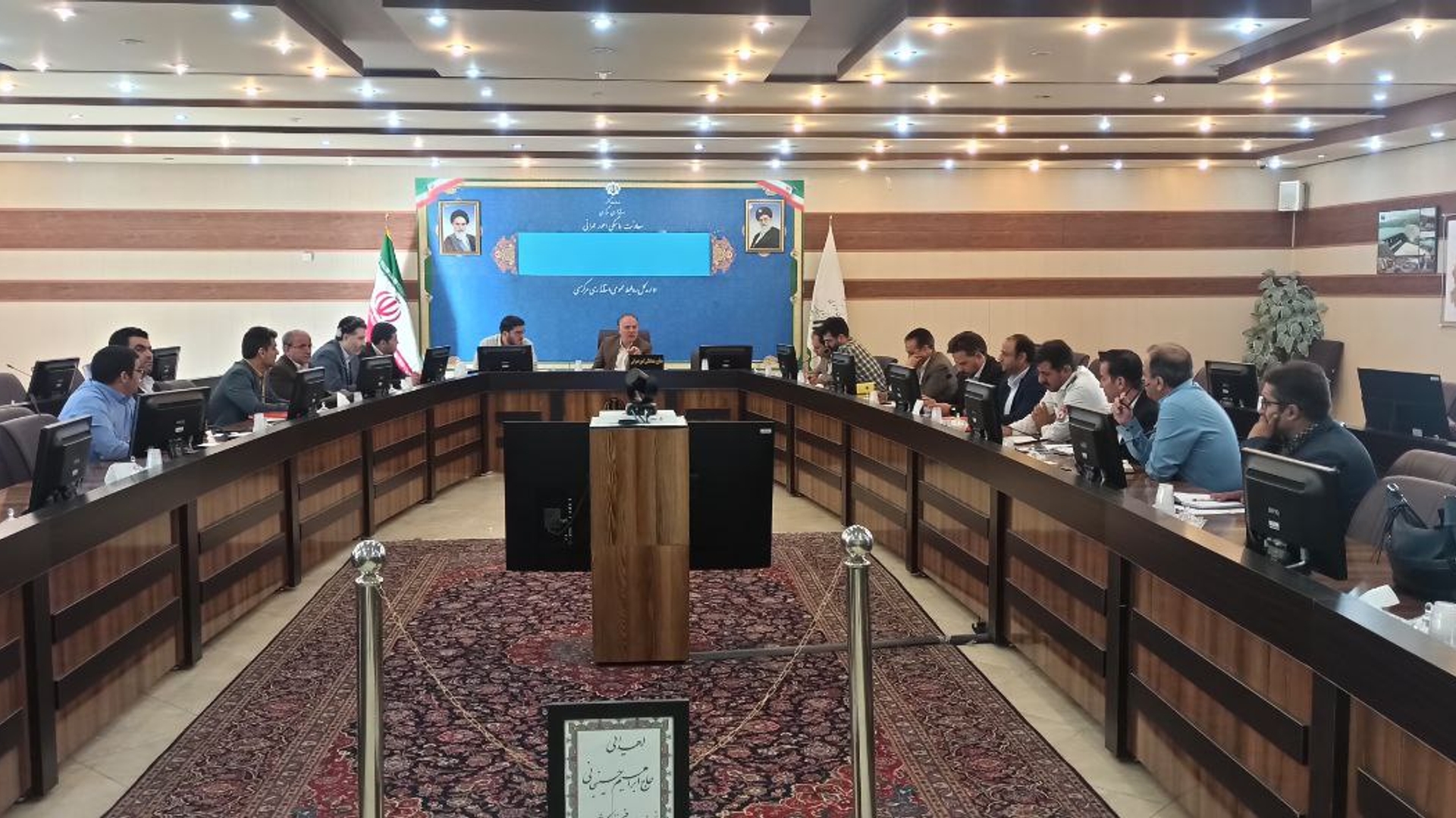 جلسه بررسی نحوه ایمن سازی ساختمان های بلند مرتبه برگزار شد.