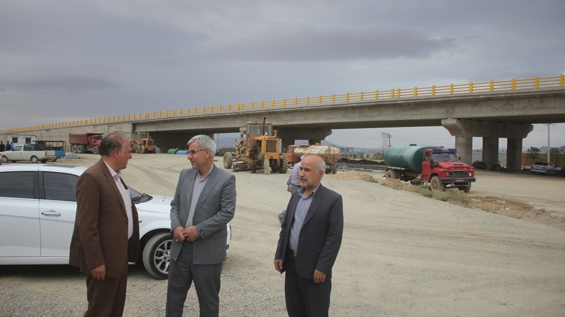 معاون هماهنگی امور عمرانی استاندار از پروژه 48 واحدی اقدام ملی مسکن در خمین بازدید کرد