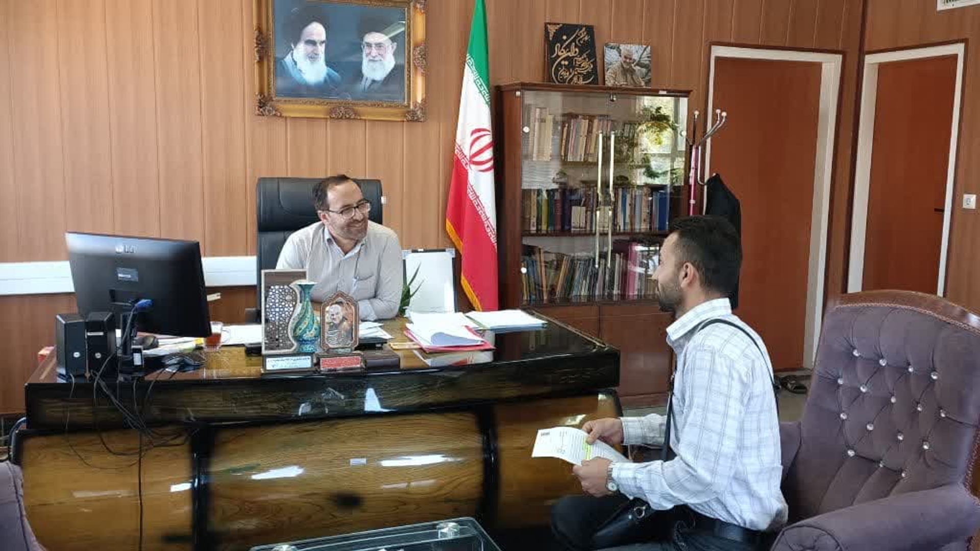 پیگیری مشکلات برخی از شهروندان در دیدار مردمی فرماندار