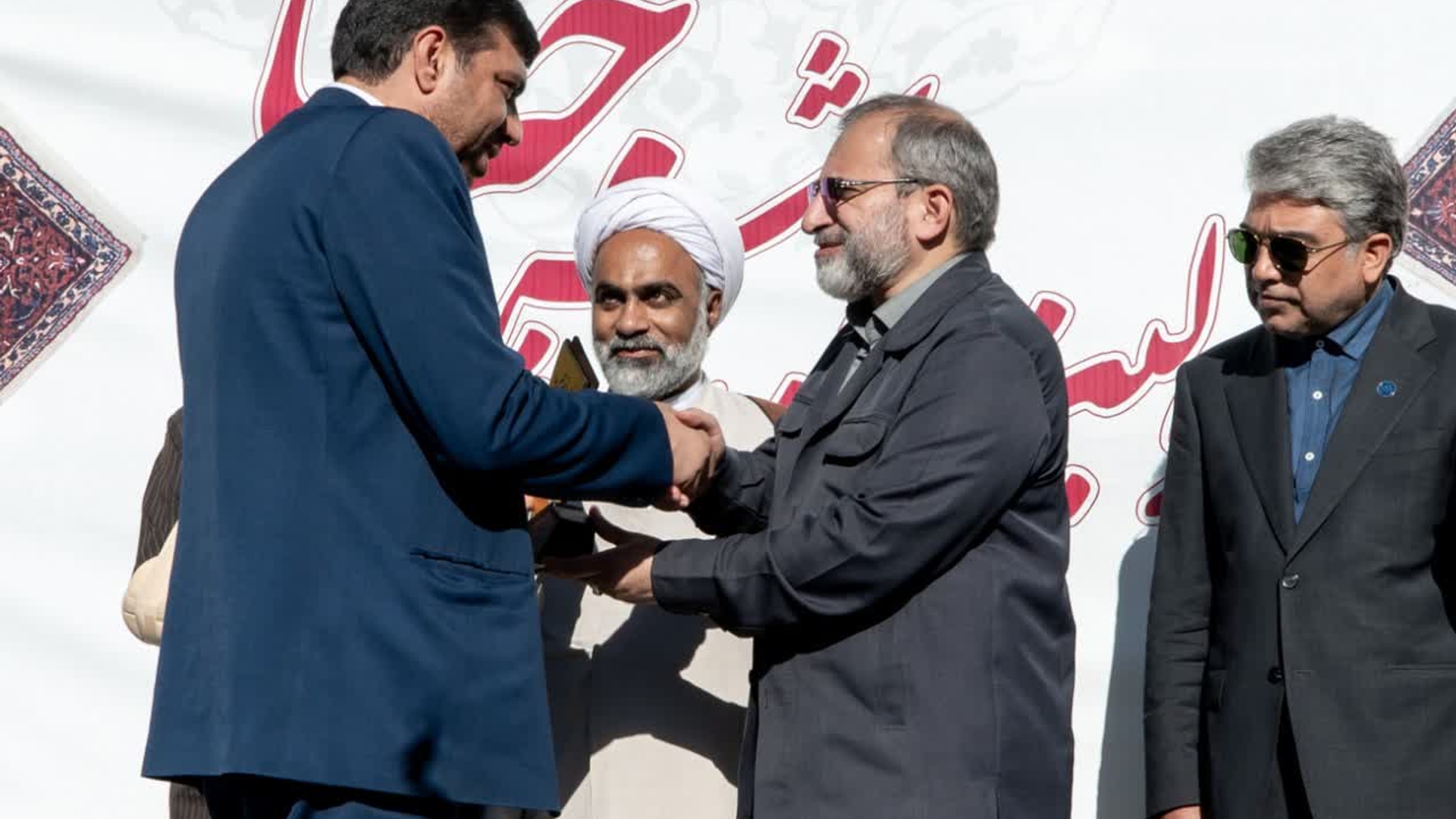 تأکید استاندار مرکزی بر ثبت جهانی فرش جیریا- هنر فرشبافی یکی از مؤلفه‌های هویتی استان مرکزی است