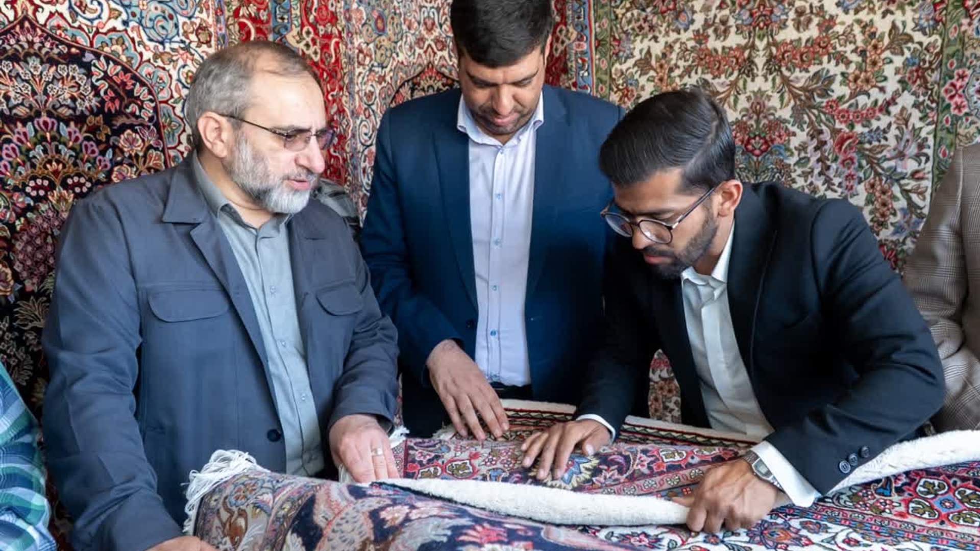 ⭕️تأکید استاندار مرکزی بر ثبت جهانی فرش جیریا- هنر فرشبافی یکی از مؤلفه‌های هویتی استان مرکزی است