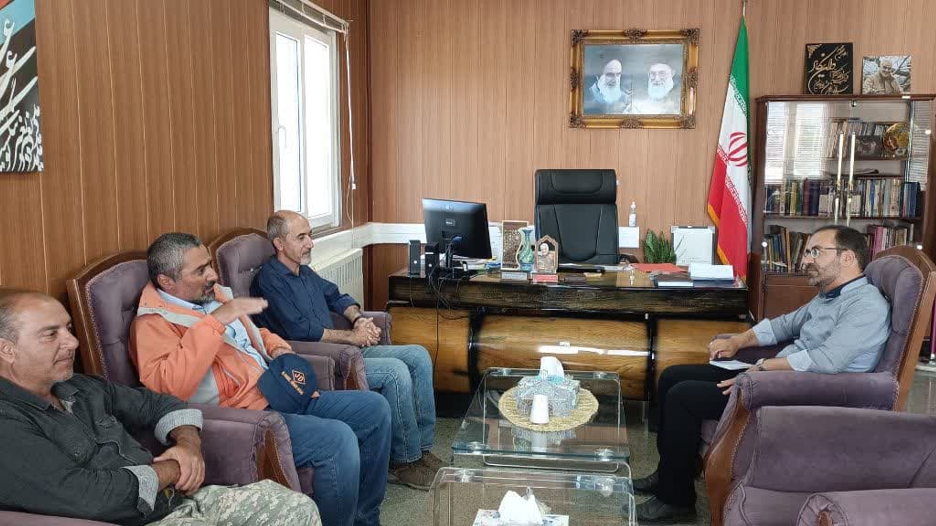 دیدار دکتر بیگلری معاون موزه ملی ایران دکتر حجبری باستان شناس و اعضای گروه کاوش و گمانه زنی غار علی خورنده با اتابکی سرپرست فرمانداری و ارائه گزارش آخرین فعالیت‌ها و اقدامات کاوش