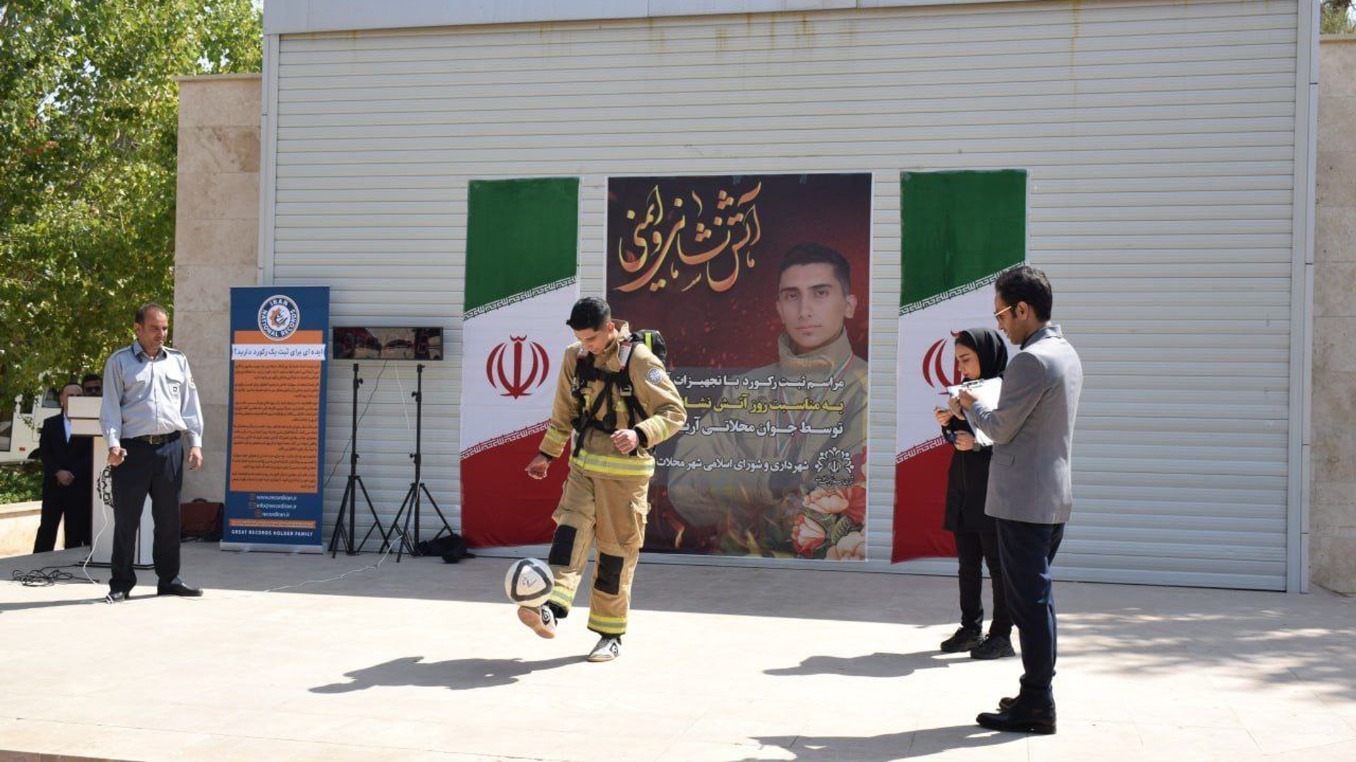 مراسم ثبت رکورد ملی روپایی با لباس آتشنشانی