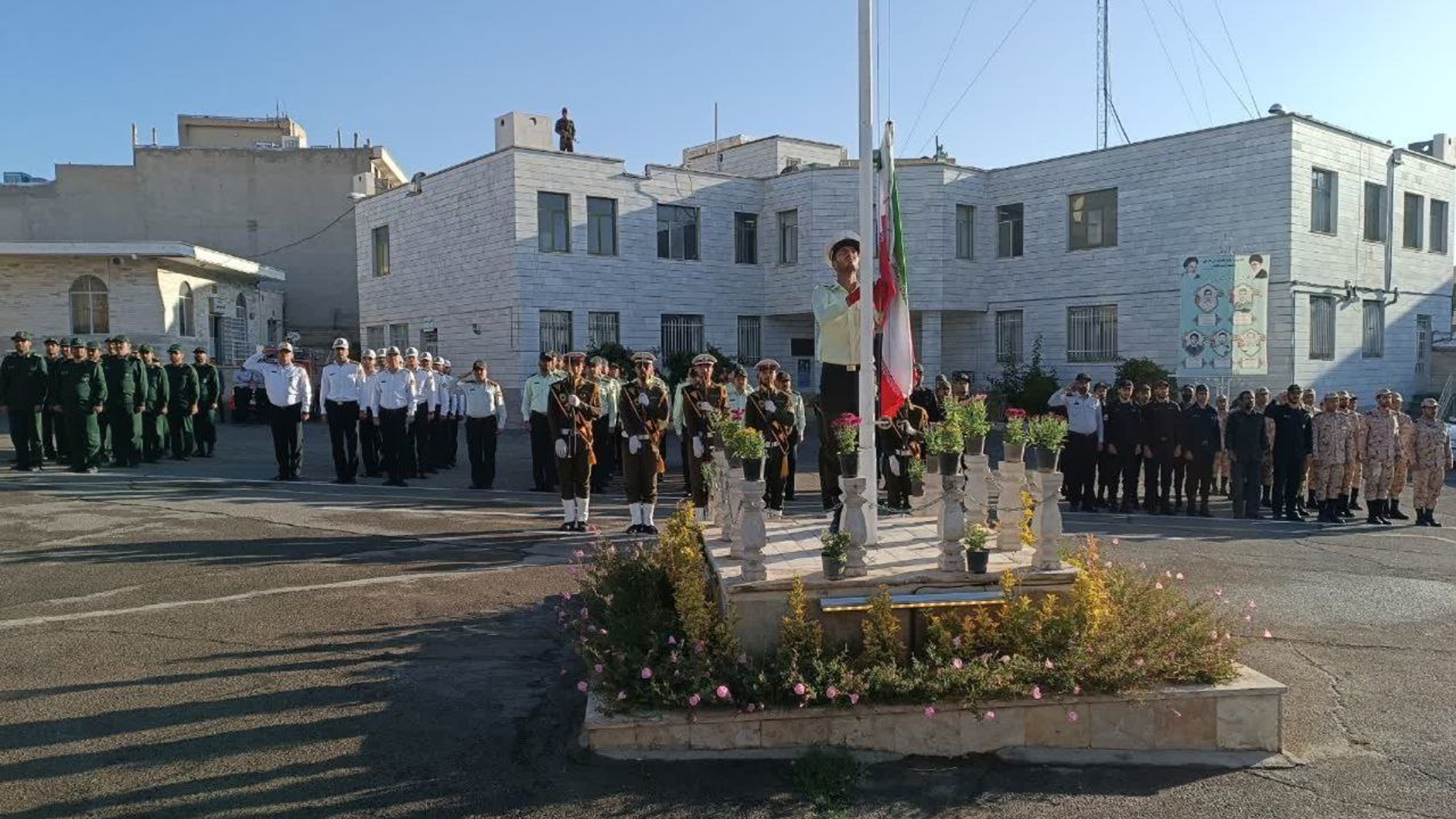 صبحگاه مشترک نیروهای نظامی و انتظامی در شهرستان محلات