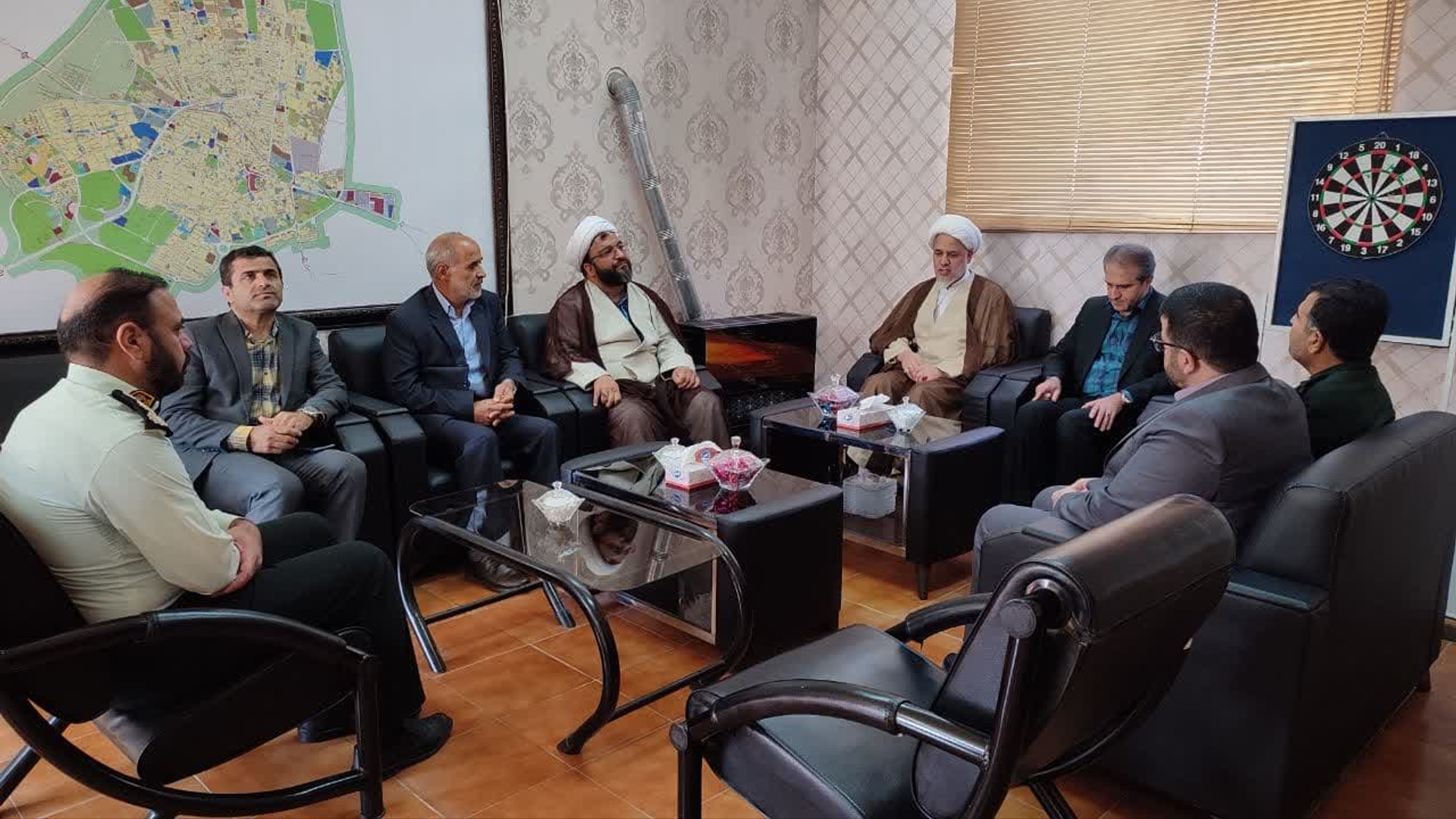 دیدار معاون استاندار و فرماندار ویژه شهرستان ساوه با  فرمانده انتظامی شهرستان ساوه