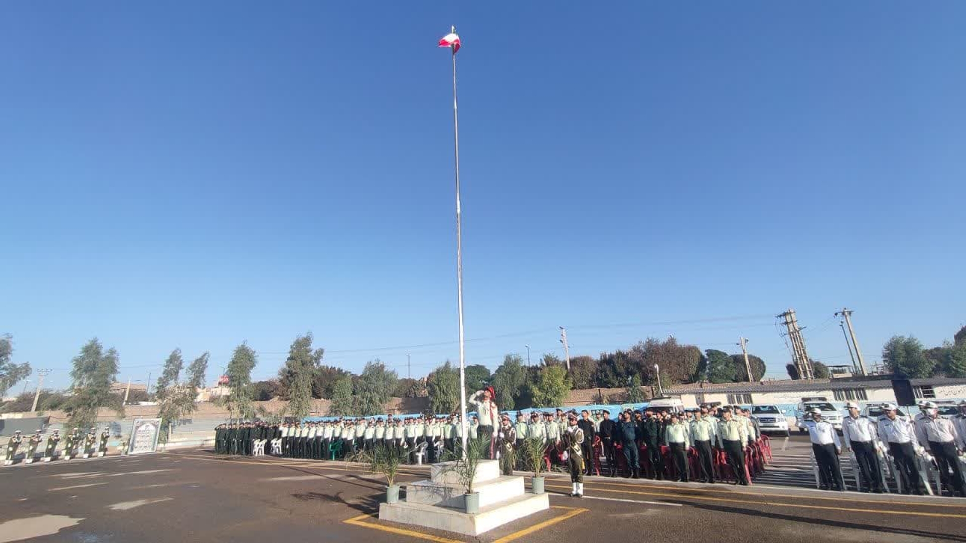 صبحگاه مشترک نیروهای نظامی و انتظامی به مناسبت هفته نیروی انتظامی