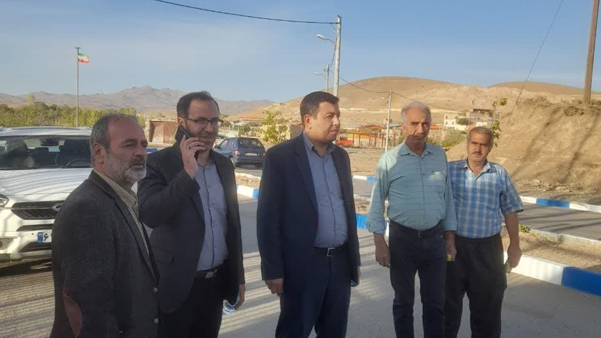 جواد اتابکی سرپرست فرمانداری شهرستان تفرش به همراه محسن درودیان بخشدار مرکزی از روستای #سربند بازدید نمودند و با اهالی روستا دیدار داشتند.