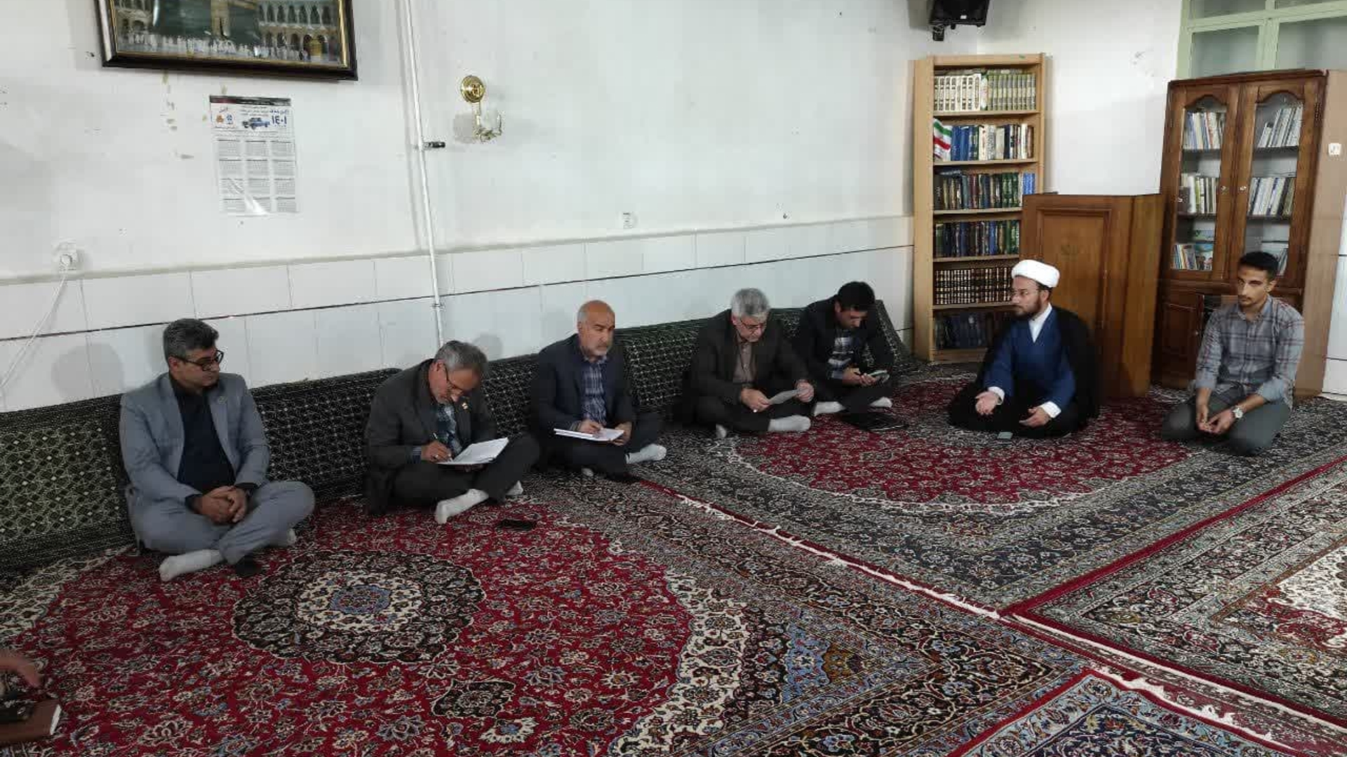 جلسه بررسی مسائل و مشکلات محله پائین بند خمین برگزار شد