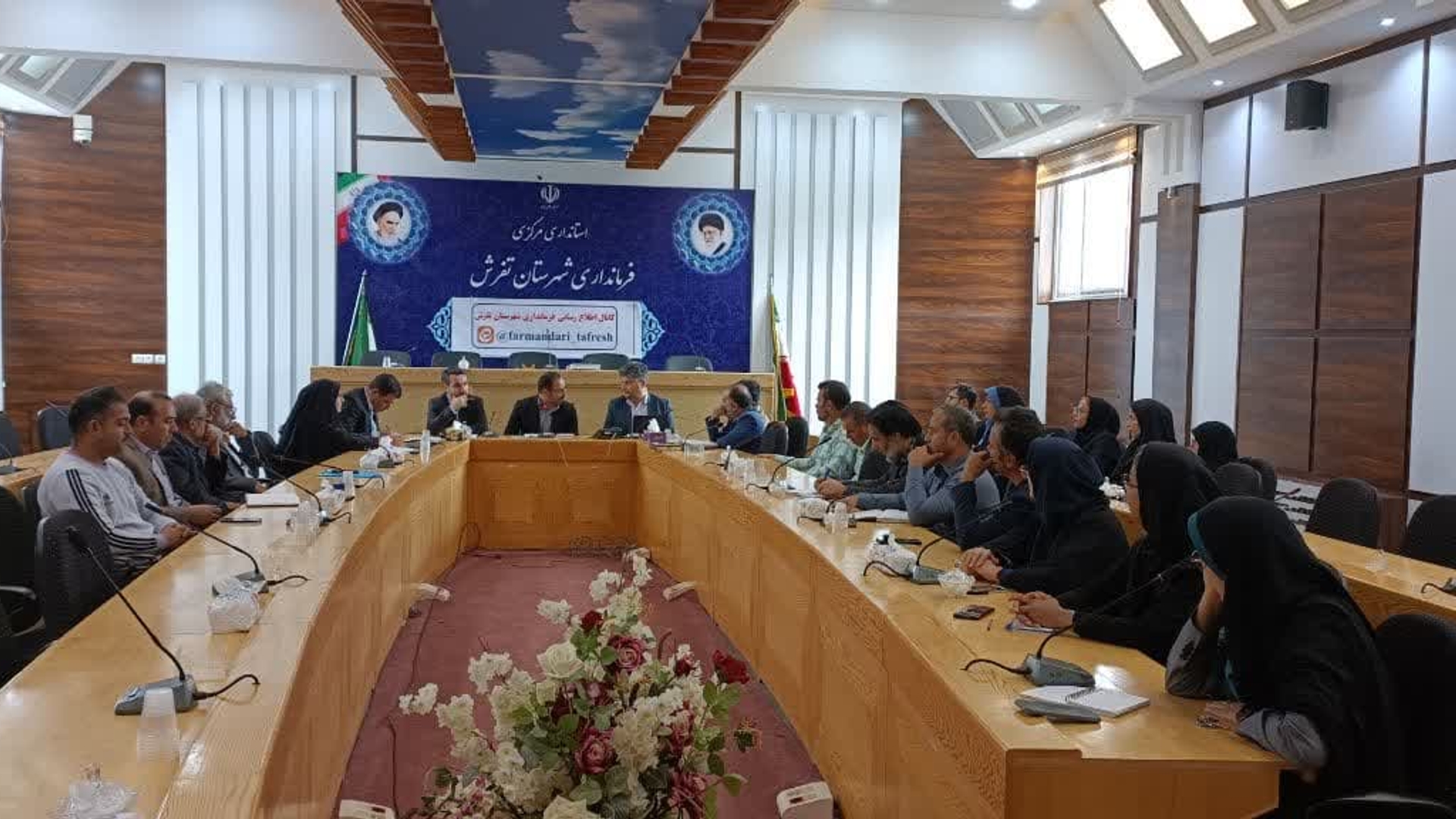 جلسه بررسی مشکلات اینترنت و آنتن دهی خطوط تلفن همراه شهرستان برگزار شد.