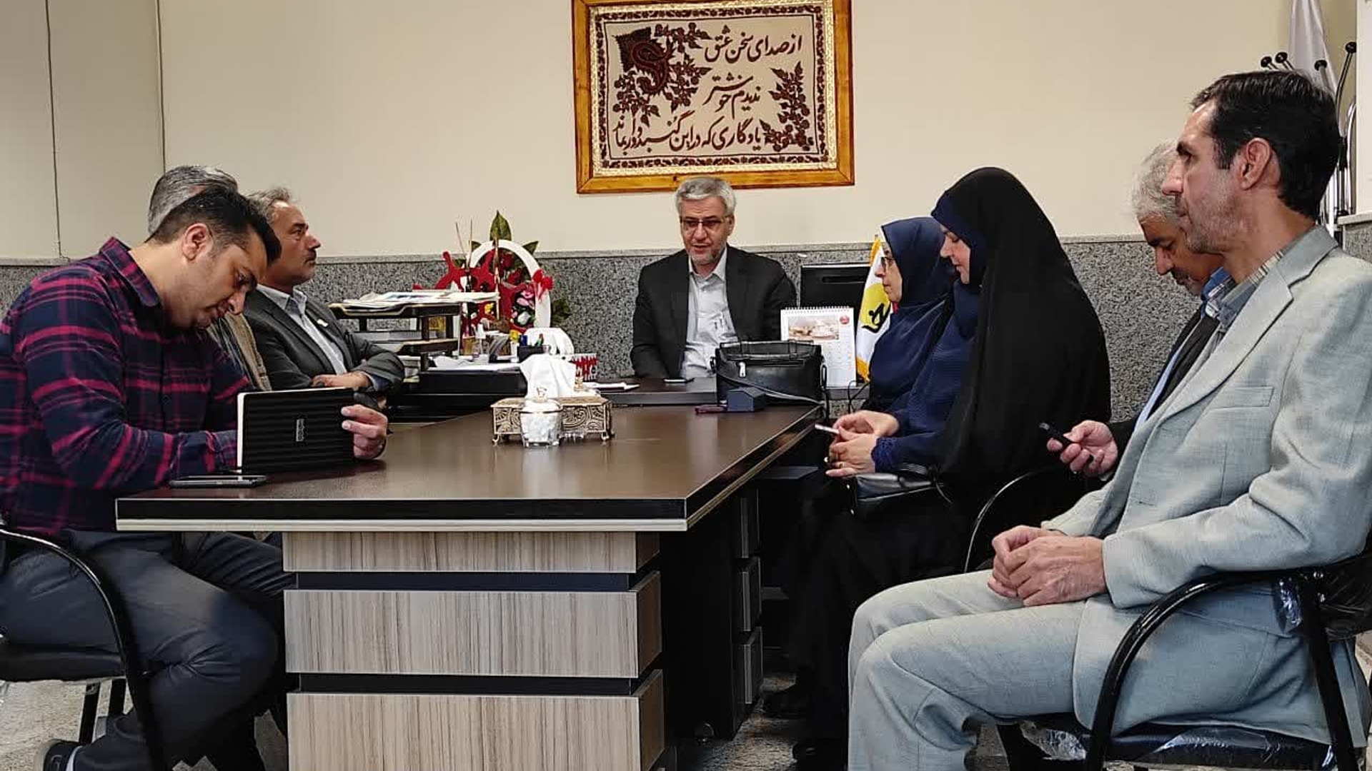 جلسه بررسی وضعیت و روند پیشرفت پروژه احداث پایگاه انتقال خون خمین برگزار شد