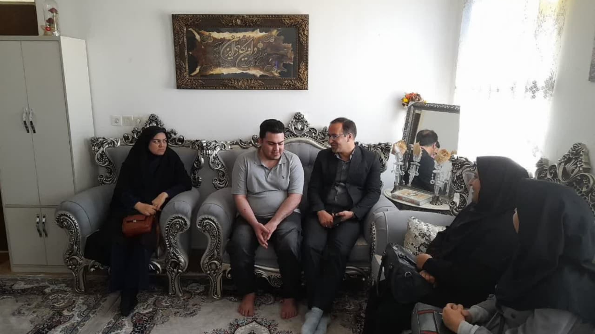 بمناسبت روز عصای سفید اتابکی سرپرست فرمانداری شهرستان و رئیس بهزیستی شهرستان با روشندل عزیز آقای افشاری و همسرش دیدار نمود.