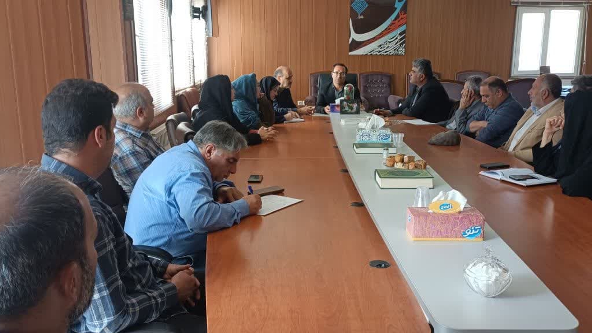نشست اتابکی سرپرست فرمانداری شهرستان با روسای اتحادیه های صنفی شهرستان
