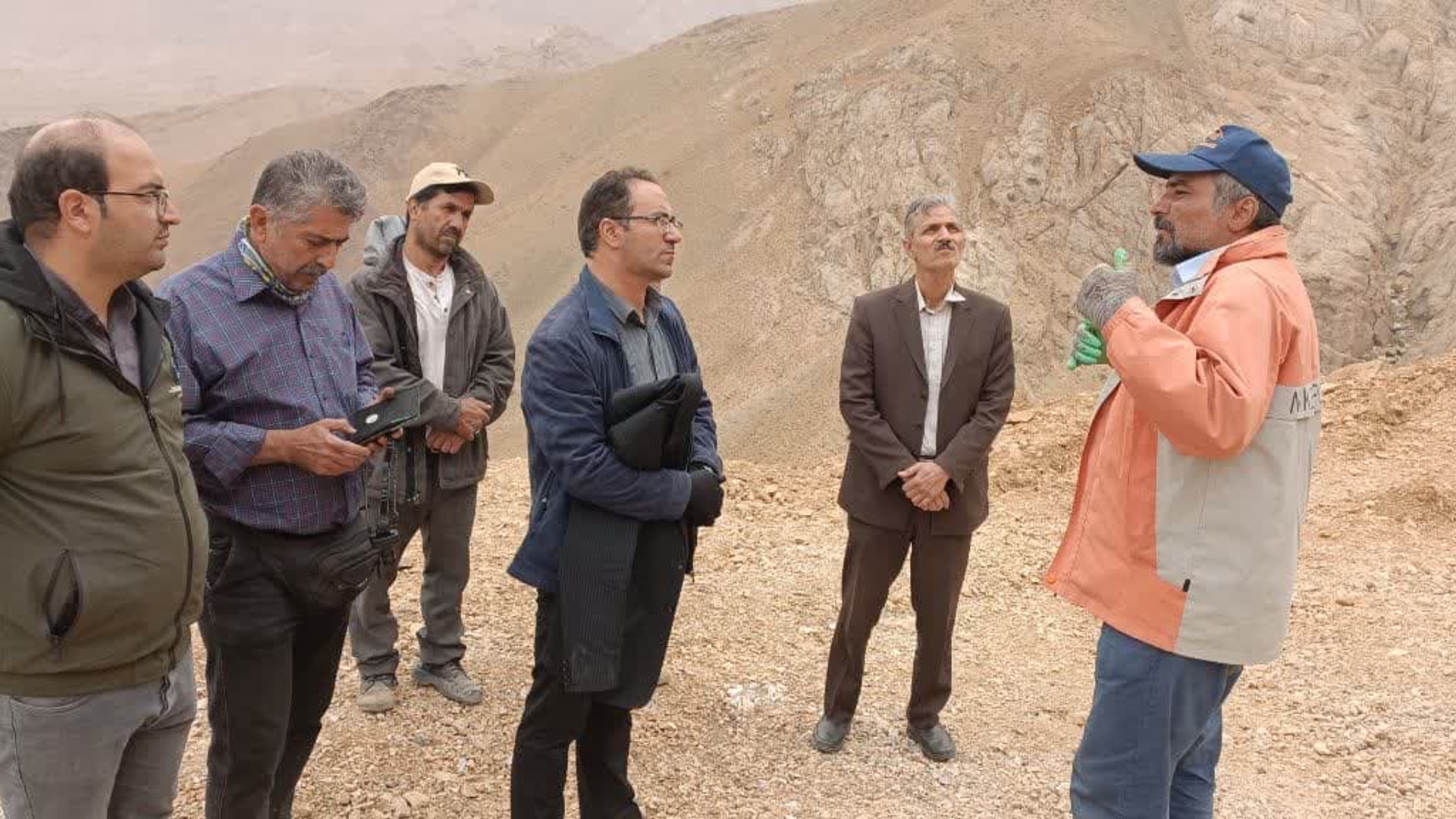 بازدید اتابکی سرپرست فرمانداری شهرستان از روند اجرای طرح کاوش غار علی خورنده