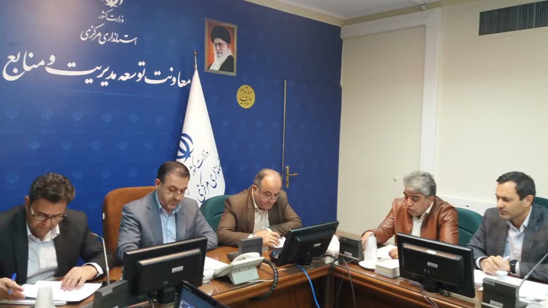 جلسه کمیسیون ماده ۱۱  قانون هوای پاک استان به ریاست معاون هماهنگی امور اقتصادی وتوسعه منطقه ای برگزار شد.
در این جلسه ضمن بررسی  دستور کارهای جلسه ، براساس مصوبات جلسه با تعدادی از درخواست های مطرح شده موافقت شد.
یکشنبه ۱۴۰۲-۰۷-۲۳