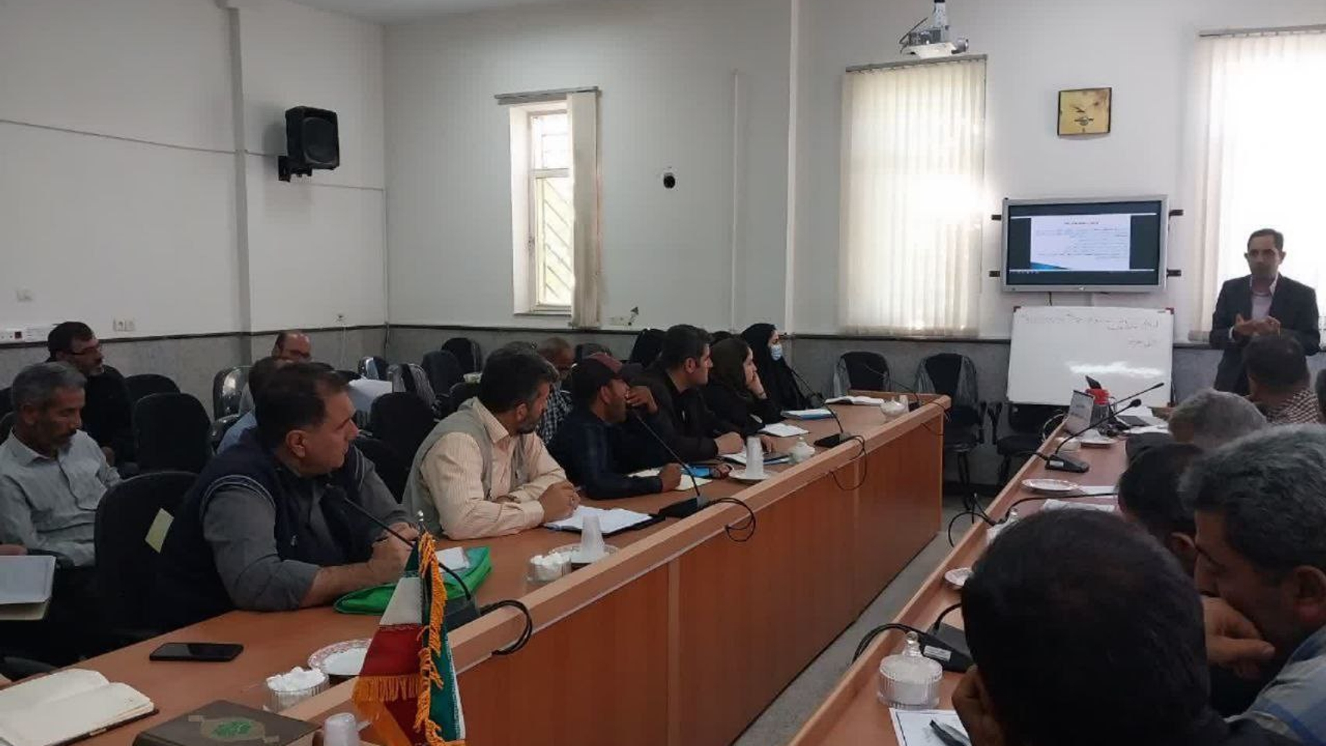 برگزاری کارگاه آموزشی با عنوان آیین نگارش و مکاتبات اداری ویژه دهیاران بخش کمره شهرستان خمین