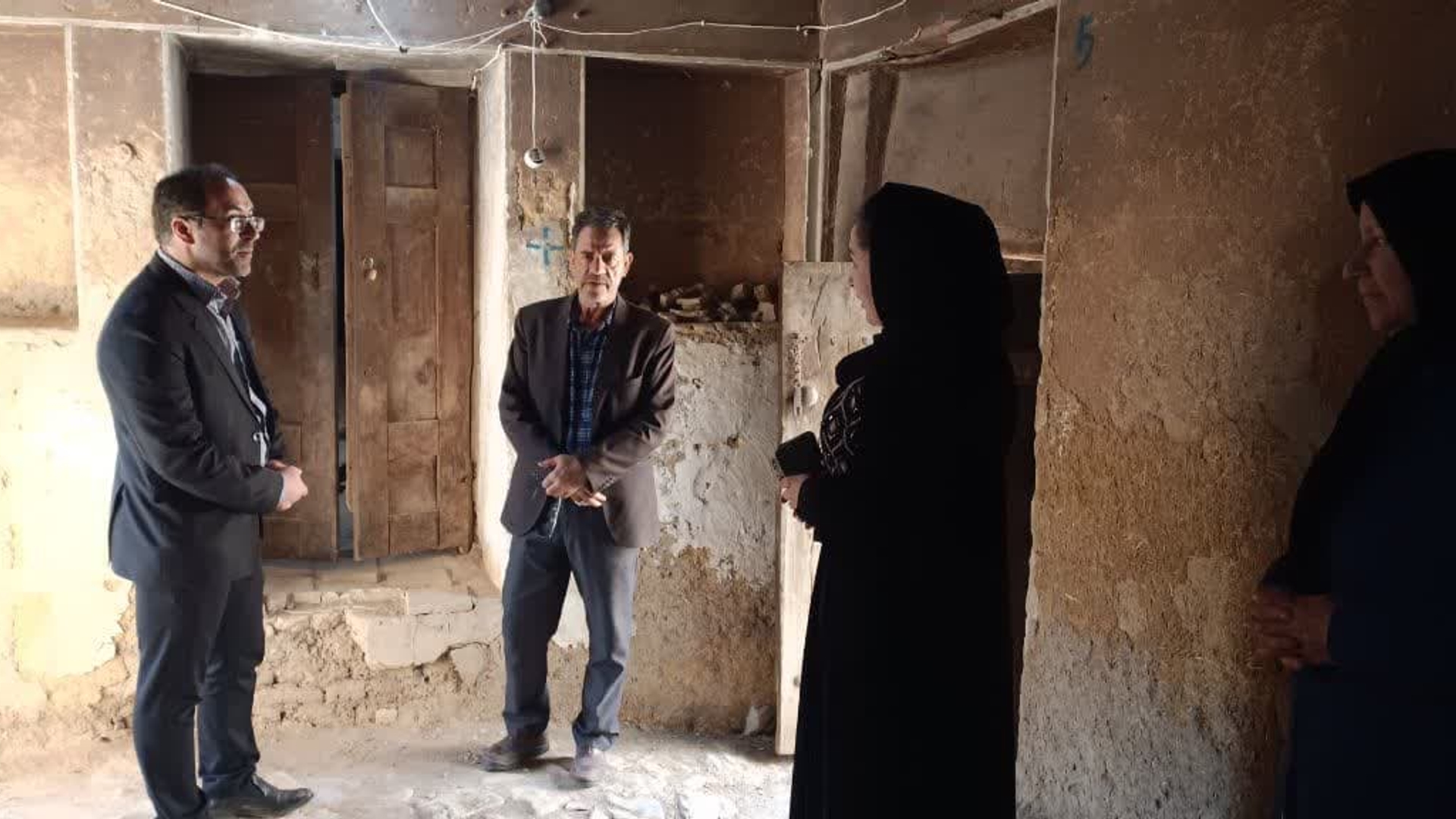 بررسی مسائل و مشکلات مالکین محدوده بنای تاریخی دستکند