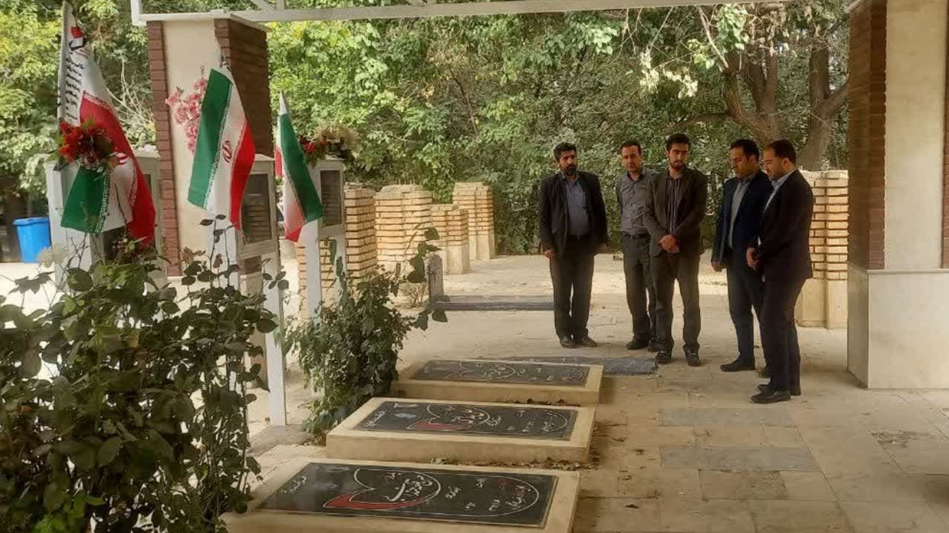 حضور فرماندار در گلزار شهدای روستای استوه