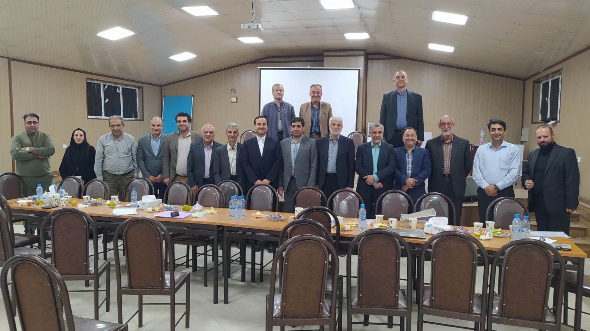 جلسه بررسی مسائل و مشکلات بهره برداری از خانه سالمندان برگزار شد.