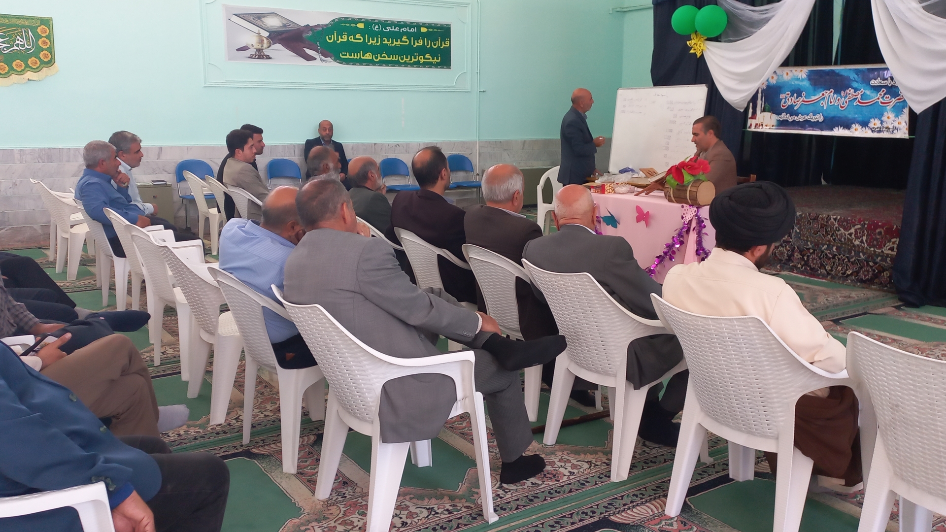 اولین جلسه هیات اجرائی دوازدهمین دوره انتخابات مجلس شورای اسلامی و ششمین دوره انتخابات مجلس خبرگان رهبری بخش زاویه با حضور بخشدار زاویه، نمایندگان هیات نظارت،نماینده دادگستری و نماینده ثبت احوال و معتمدین بخش در شهر زاویه برگزار گردید.