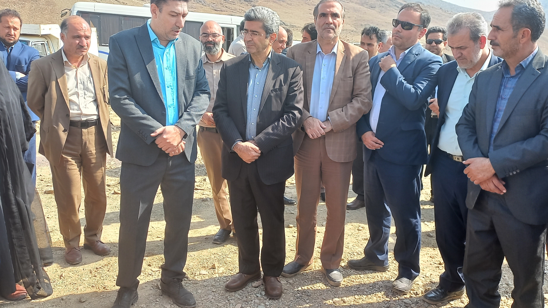 بازدید آقای میزبان معاونت محترم توسعه و امور زیربنایی سازمان عشایری کشور به همراه معاونت محترم عمرانی استانداری مرکزی و دیگر مدیران کل مربوطه از روستای عشایری راحتلو(قشلاق قره زاغه) بخش زاویه و پیگیری مشکلات این روستا.