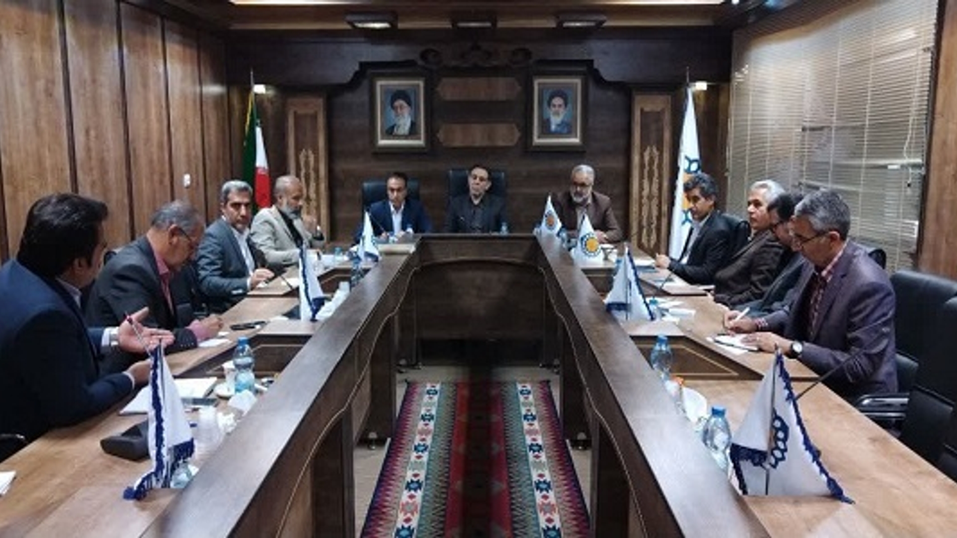 نشست هم اندیشی شهرداران تابعه شهرستان با سرپرست فرمانداری