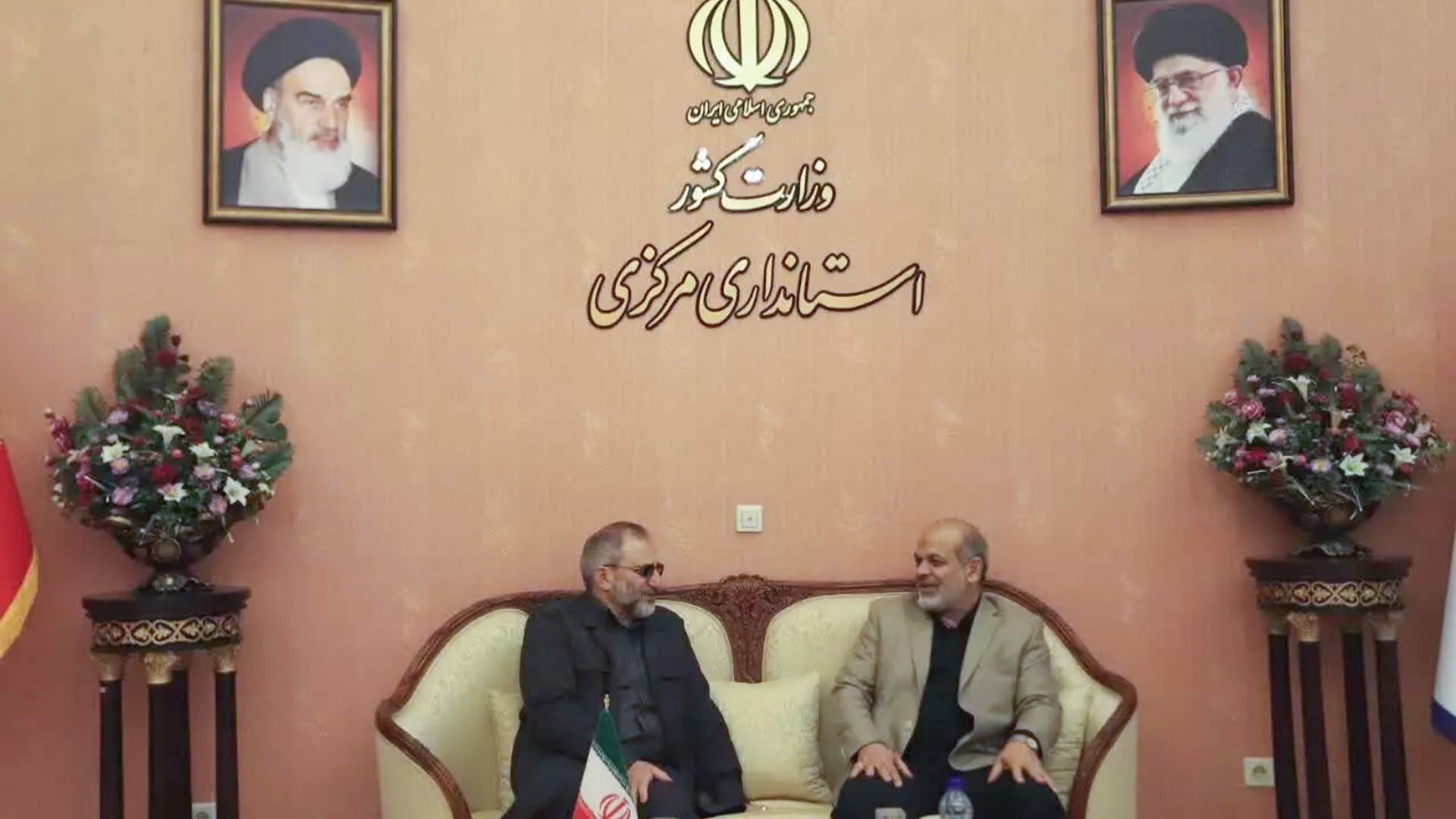 دکتر احمد وحیدی وارد اراک شد