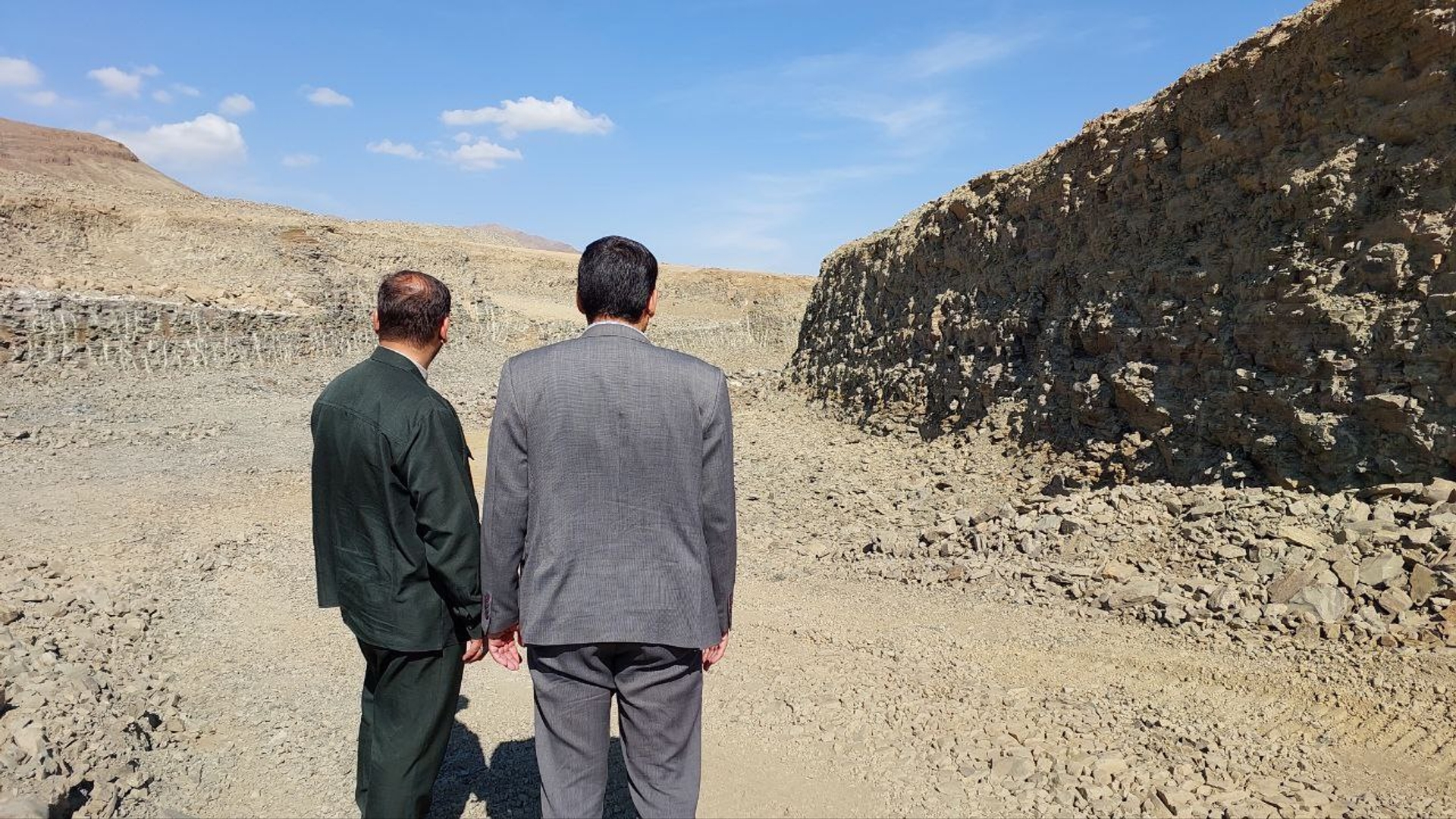 بررسی میدانی سرپرست فرمانداری شهرستان محلات از روند پیشرفت پروژه احداث ساختمان بیمارستان