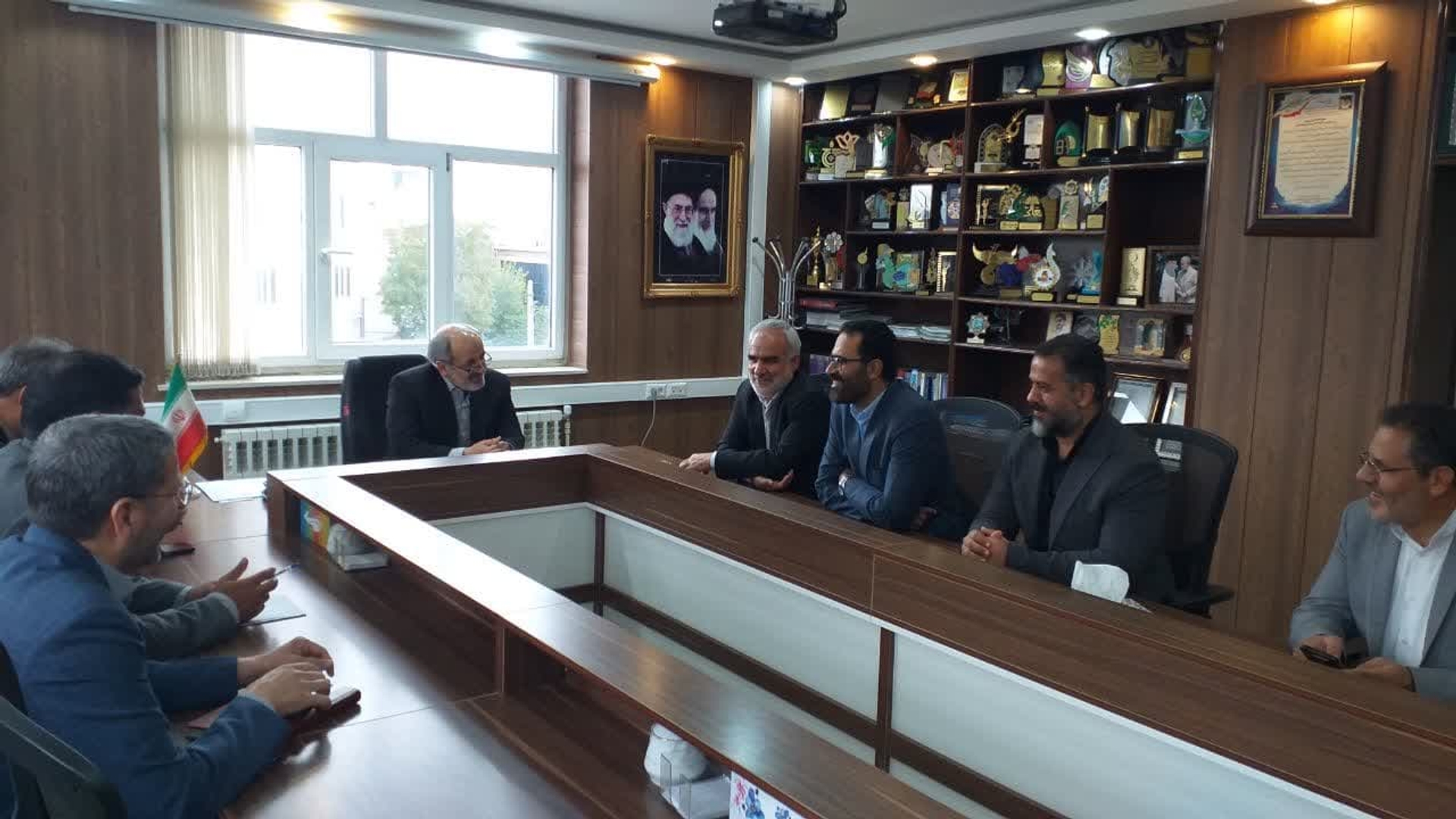 نشست با مدیرکل آموزش و پرورش استان.