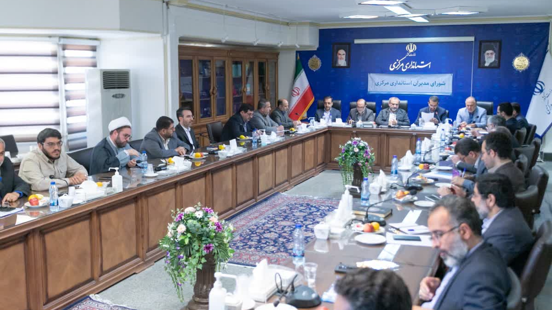 🔹نشست مدیران ستادی استانداری روز شنبه با حضور استاندار مرکزی و معاونین استاندار برگزار شد.