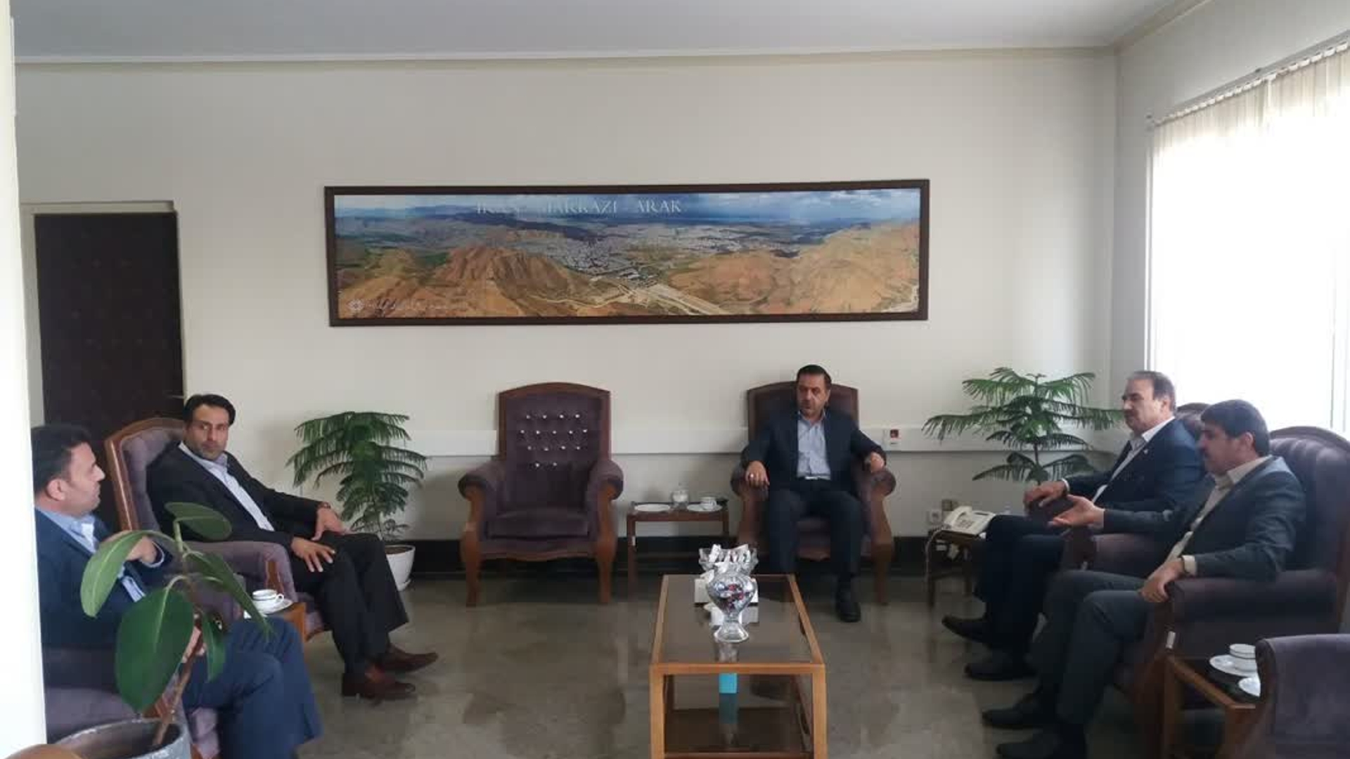 نشست معاون هماهنگی امور اقتصادی وتوسعه منطقه ای با ملکی راد مدیر امور شعب بانک ملی منطقه دو کشور ،
امیری مدیر امور شعب بانک ملی استان :
در این نشست در خصوص وضعیت عملکرد بانک ملی استان وراه های تجهیز منابع این بانک وافزایش نقش آن در برنامه های توسعه استان بحث وتبادل نظر شد.
چهارشنبه ۱۴۰۲-۰۸-۰۳