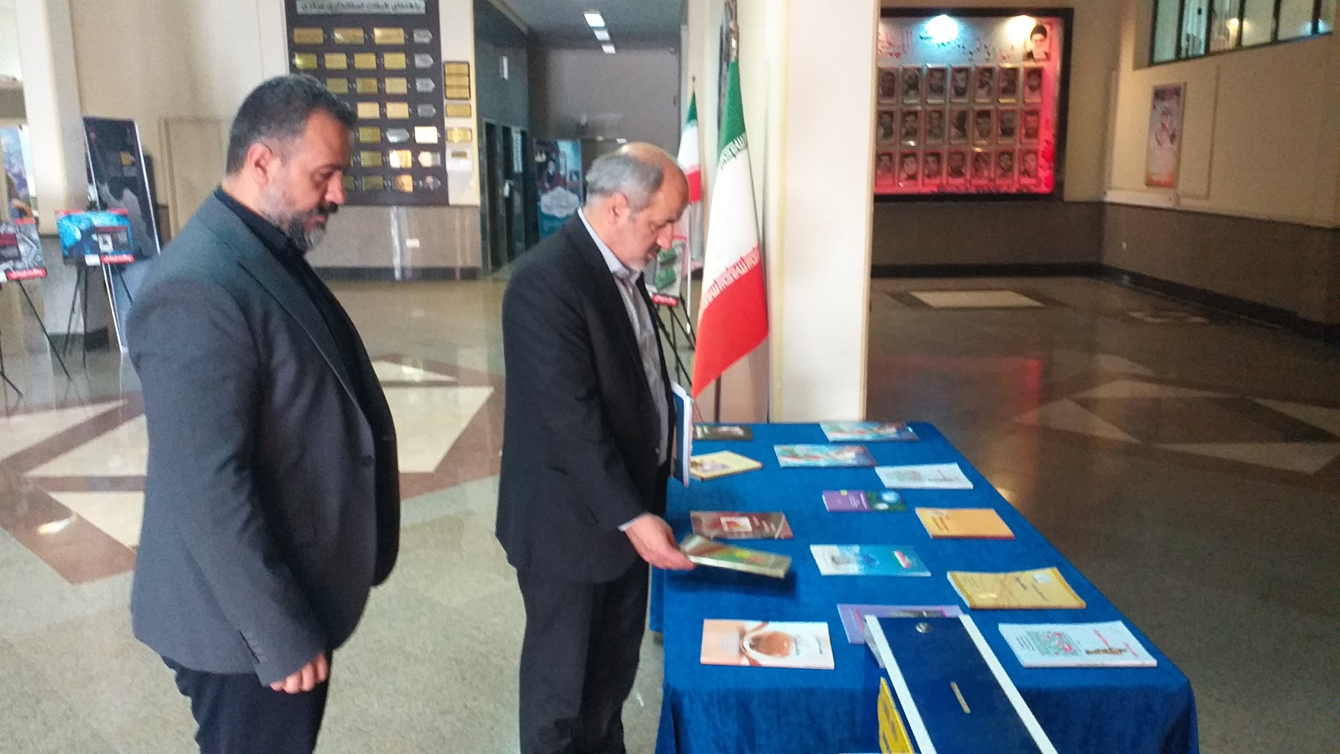 بازدید از نمایشگاه نکوداشت هفته پدافند غیرعامل