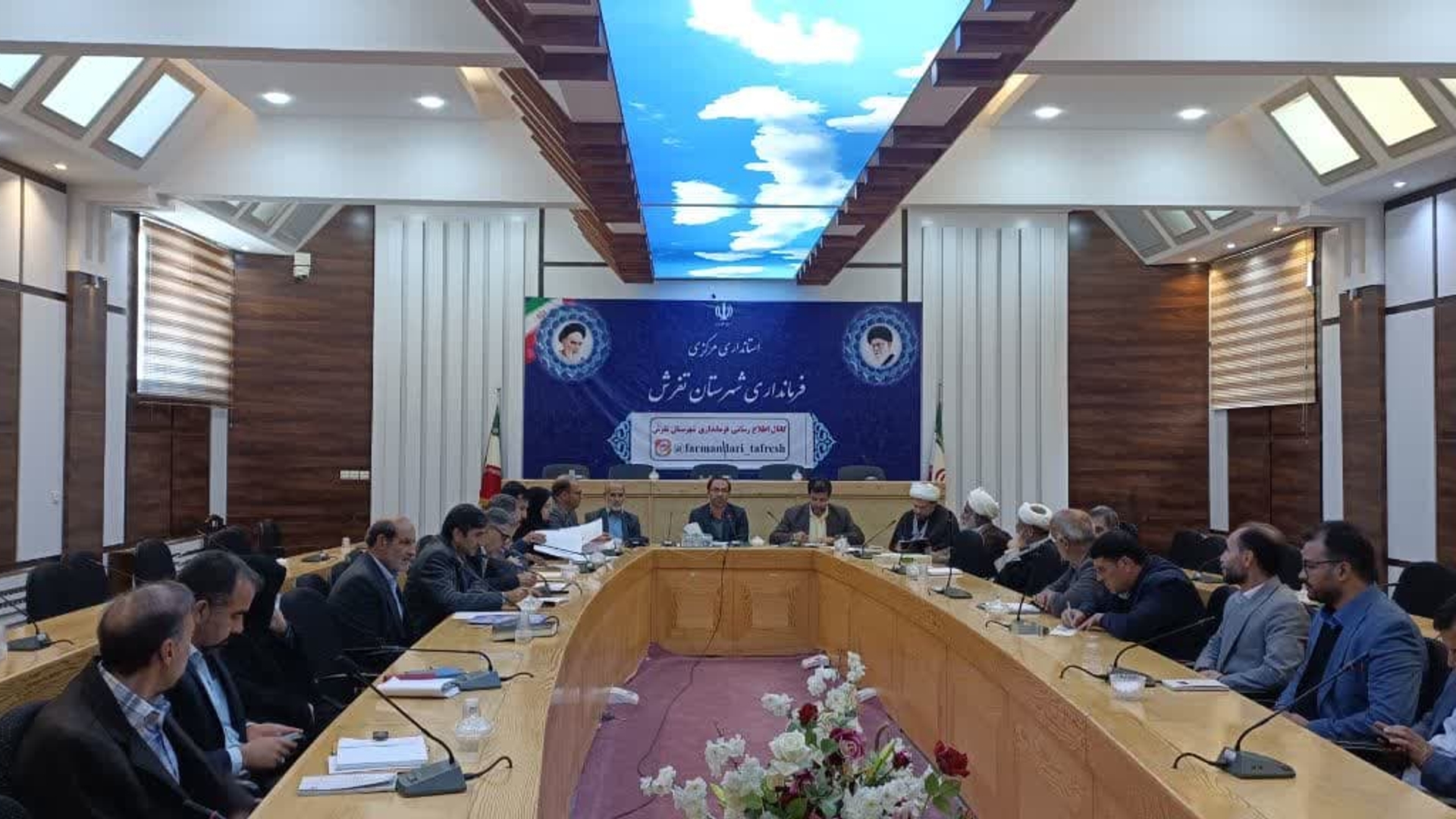 جلسه مشترک هیئت اجرایی انتخابات ۱۴۰۲ شهرستان های تفرش و آشتیان با حضور دکتر اتابکی فرماندار تفرش و مهندس وروانی فراهانی فرماندار آشتیان، روسای هیئت نظارت بر انتخابات و اعضای هیأت اجرایی انتخابات  شهرستان های تفرش و آشتیان و سایر مسئولین مربوطه‌ در محل فرمانداری تفرش برگزار شد.