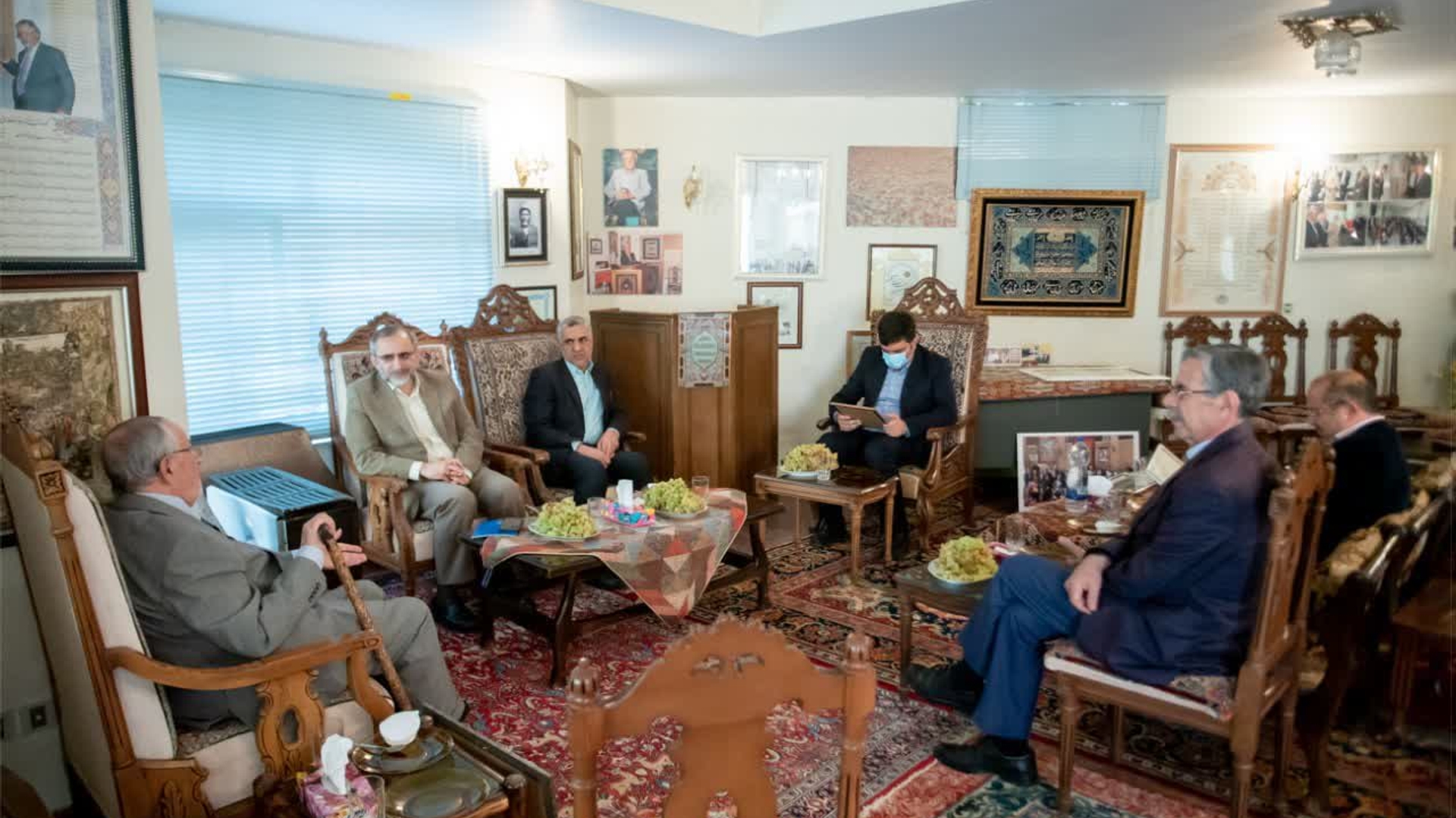 💠تجلیل استاندار مرکزی از خدمات خیّر فرهیخته استان «حاج ابراهیم حسینجانی»- اهدای ۵ هزار جلد کتاب نفیس به کتابخانه مرکزی اراک از سوی پدر فرش استان