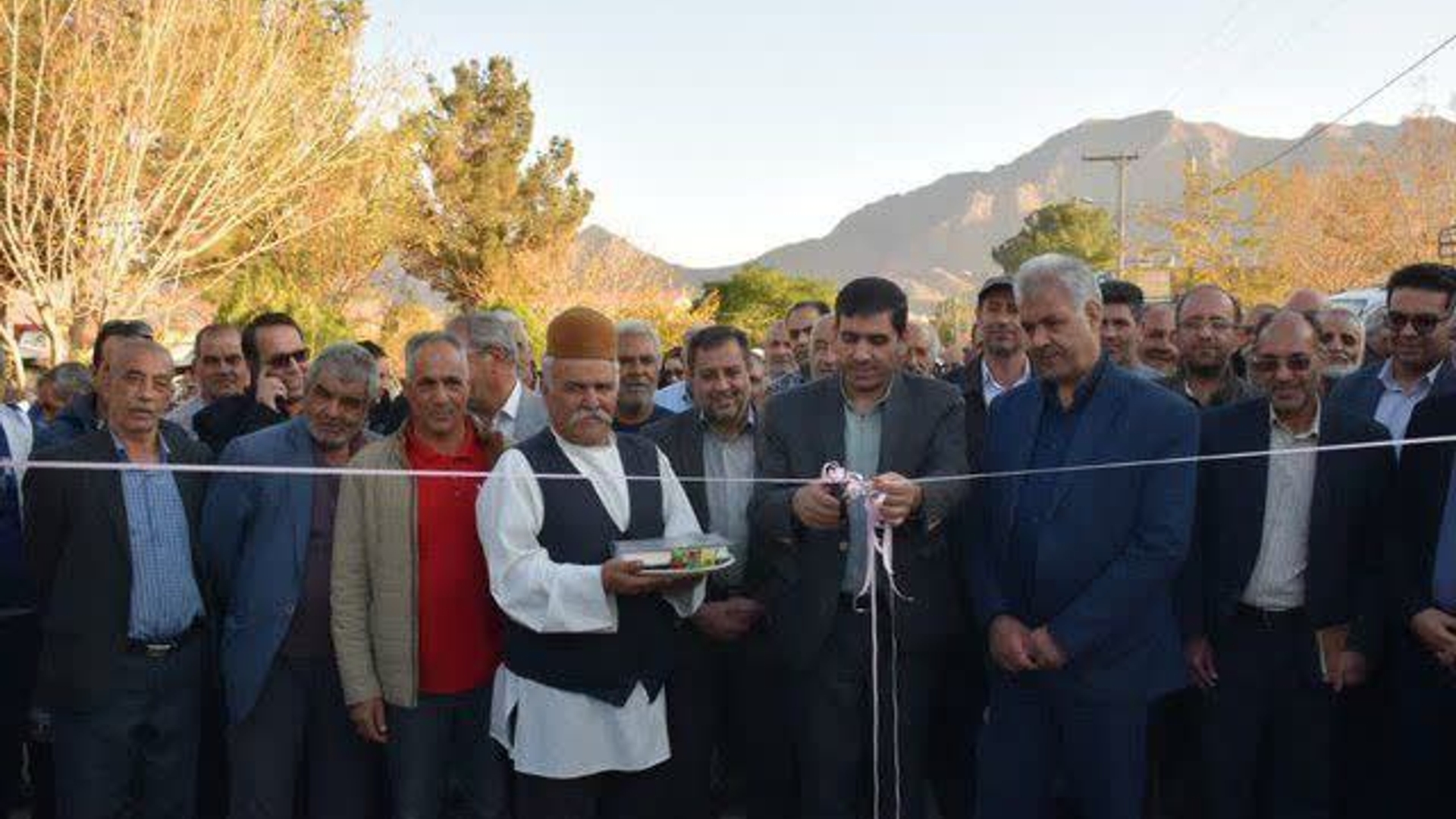 آیین افتتاح چهارمین جشنواره شکرگذاری برداشت انار در روستای خورهه برگزار شد.