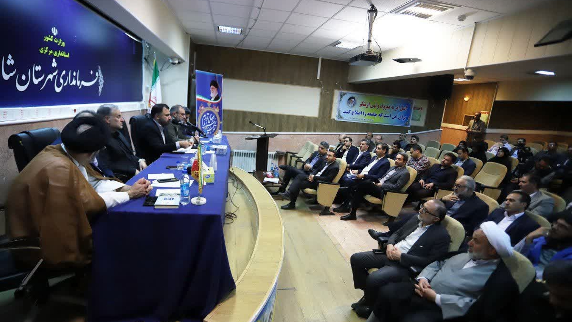 اجرای پروژه فیبر نوری در ۶ نقطه شهری شهرستان شازند به زودی آغاز می‌شود.