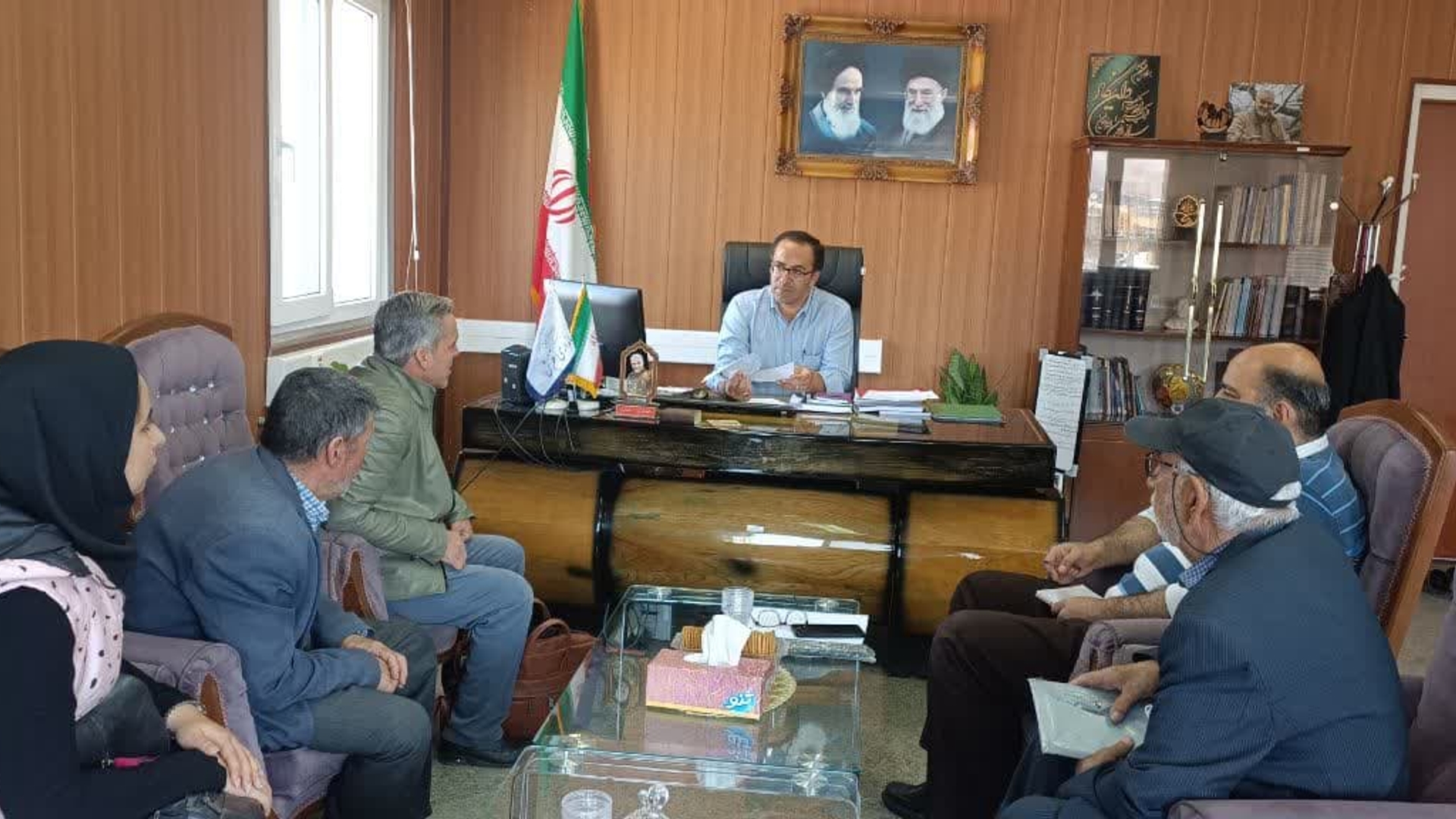 دیدار اعضای شورای اسلامی و دهیار روستای کنگران با فرماندار