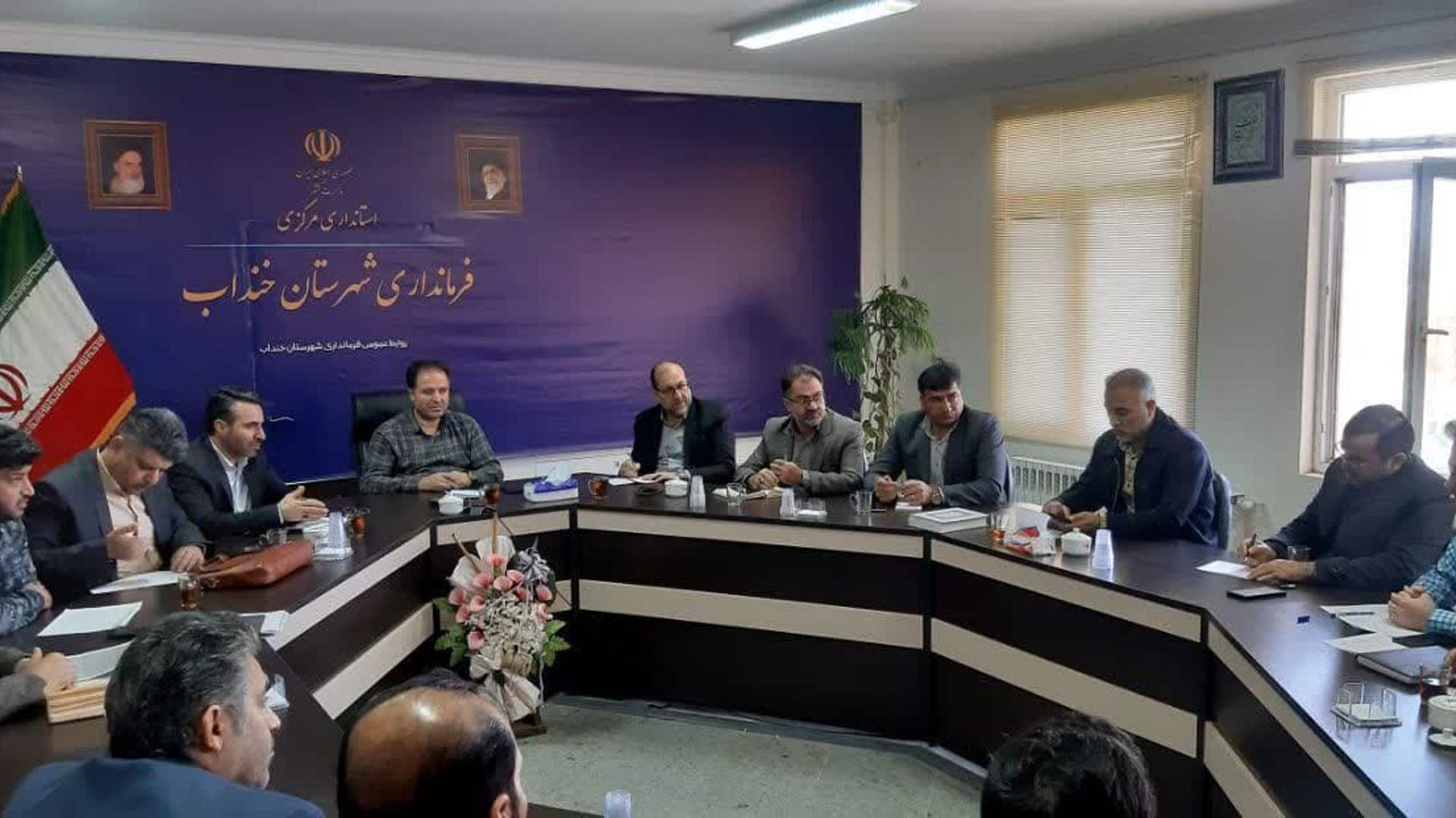 بررسی وضعیت اینترنت و آنتن دهی تلفن های همراه شهرستان خنداب با حضور مدیر کل فناوری اطلاعات استان