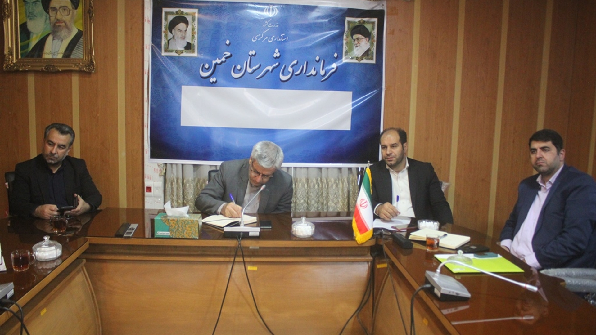 جلسه هماهنگی ساماندهی وانت بارهای سطح شهر خمین برگزار شد